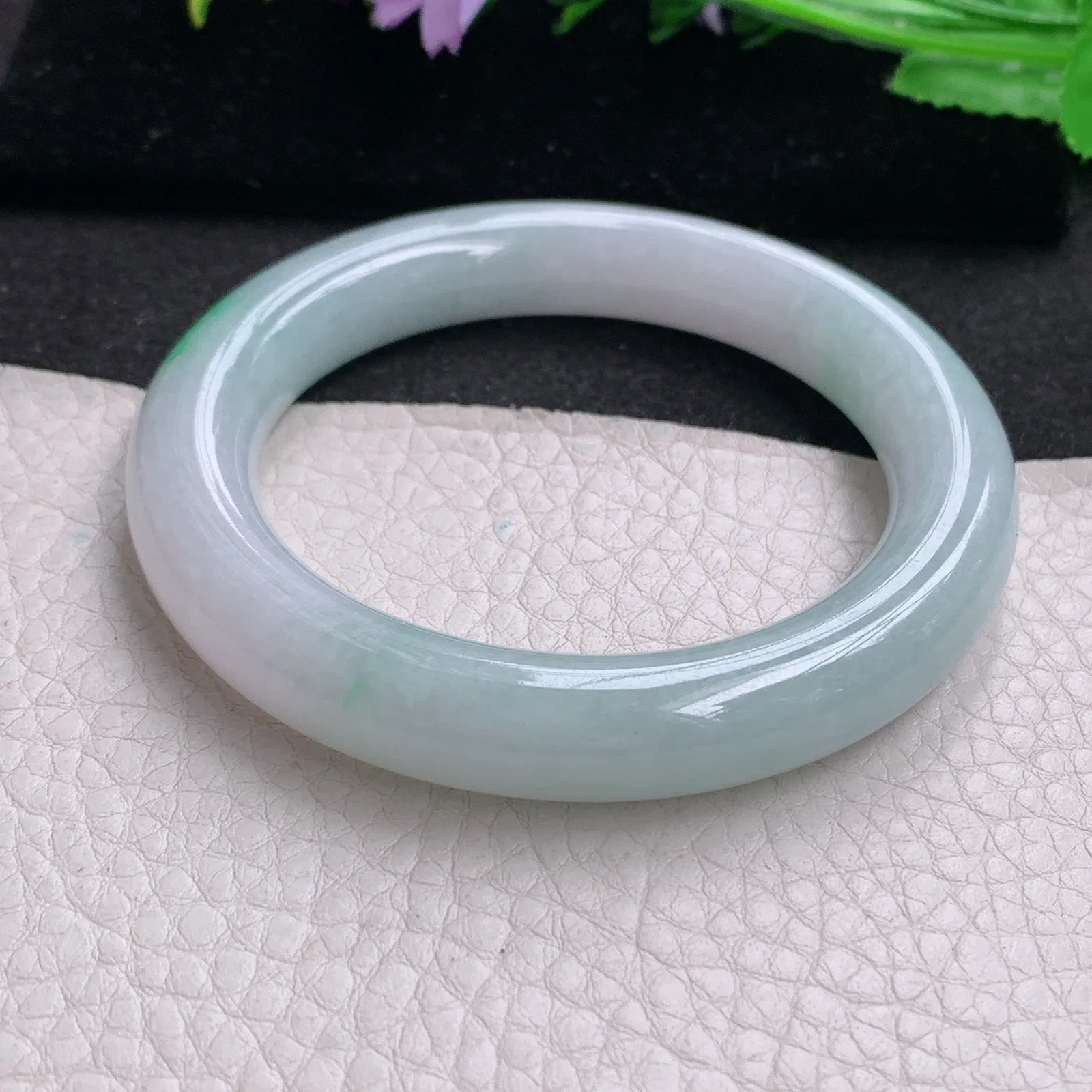 ll实拍54*10.8*10.5缅甸翡翠手镯飘绿圆条玉镯子福镯子白底青镯子