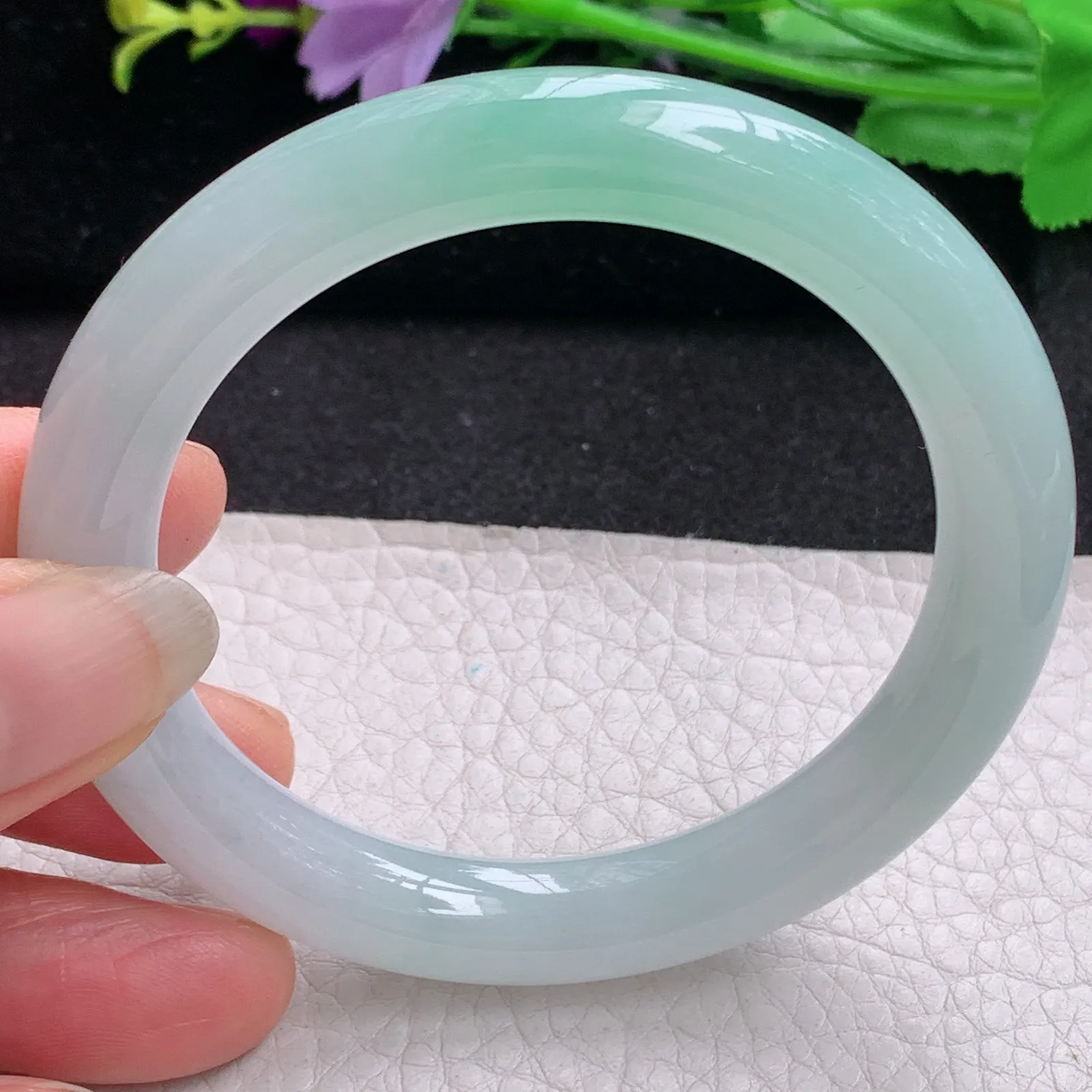 Hf实拍55.3*9.6缅甸翡翠手镯双彩半山半水圆镯浅绿圆条玉镯福镯