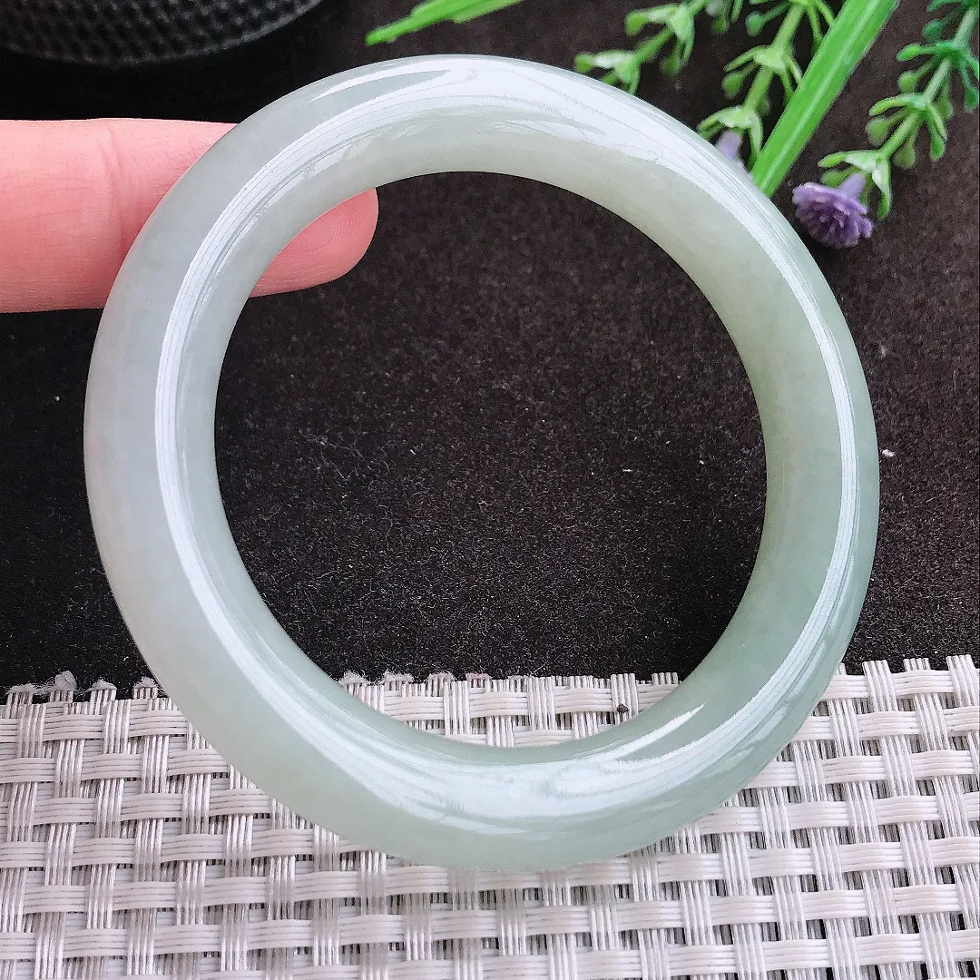 实拍A货翡翠54/10.6/10.5老坑秀气冰润冰晴圆条手镯翡翠玉镯子平安镯