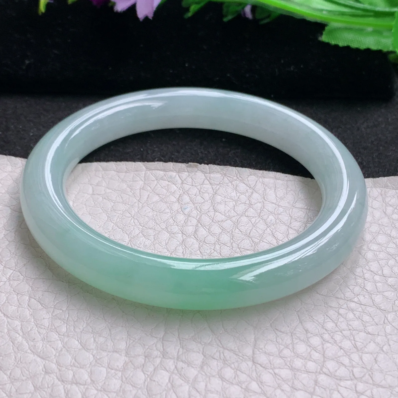 Hf实拍55.3*9.6缅甸翡翠手镯双彩半山半水圆镯浅绿圆条玉镯福镯