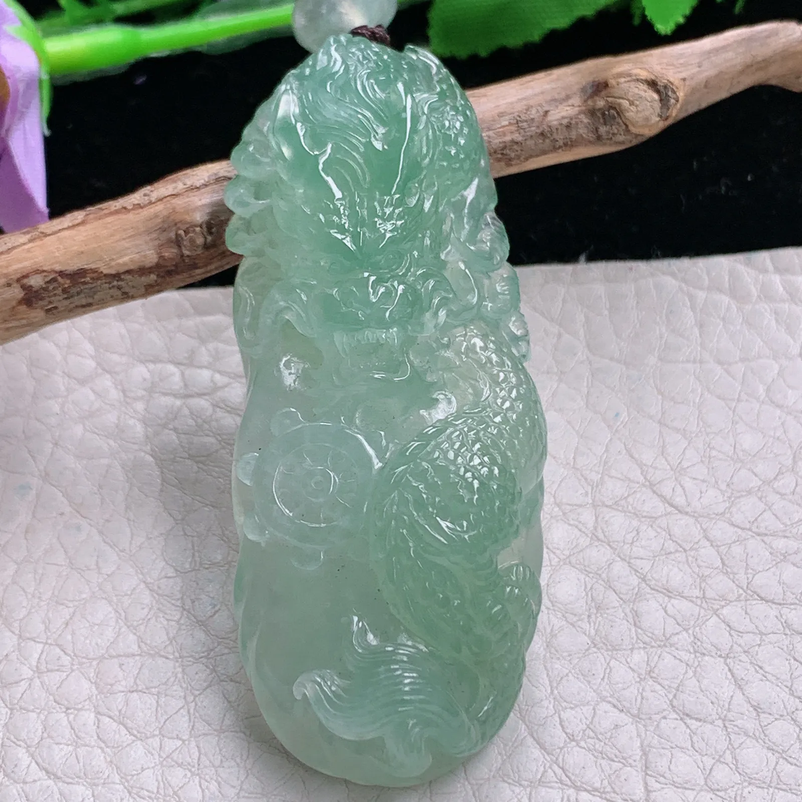 lz实拍62.6*26*11.8缅甸翡翠精雕水绿精雕飞龙在天 生肖龙牌吊坠