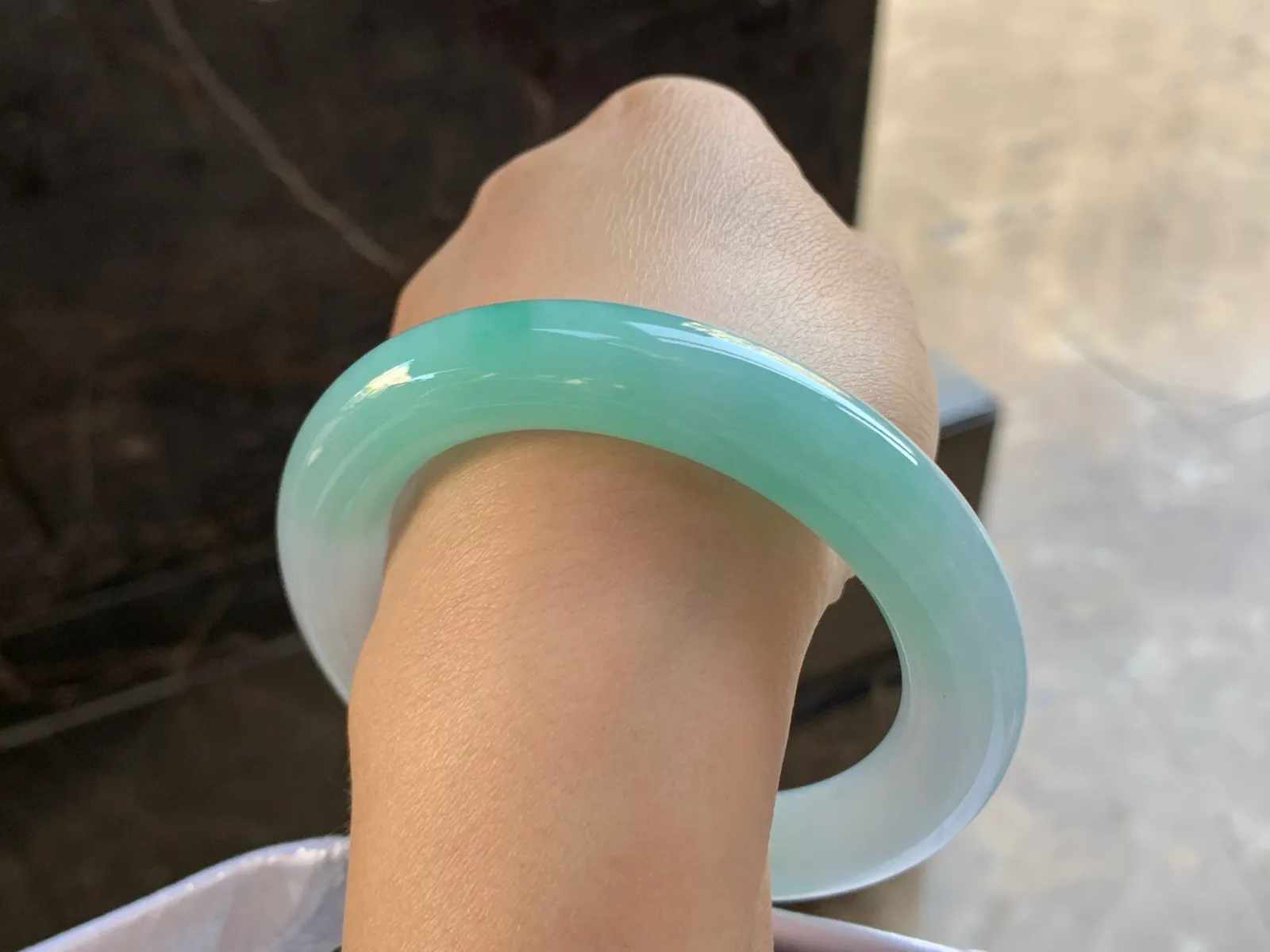 57-12

蓝底圆条手镯^_^细腻