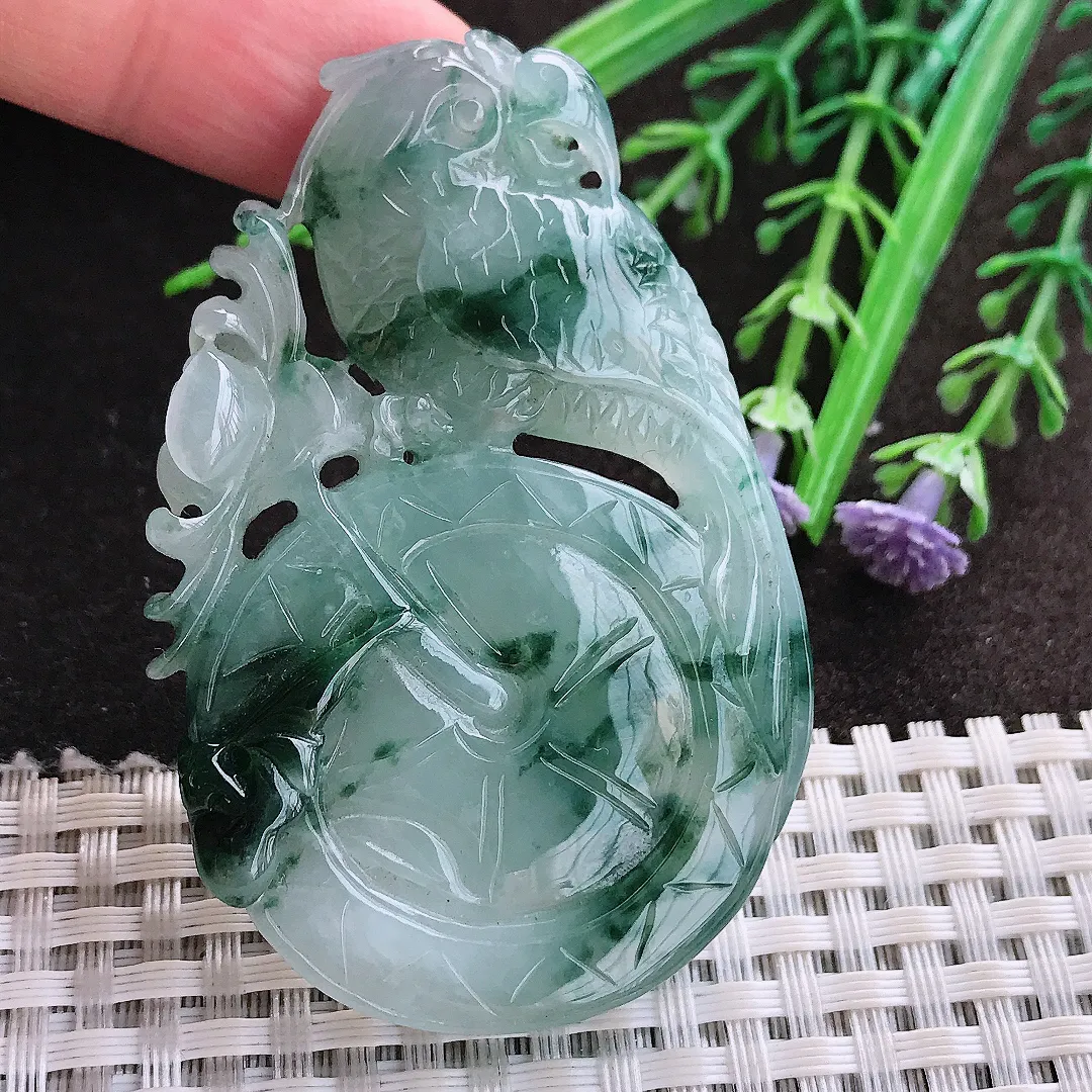 实拍A货翡翠62.7/41.8/9.6老坑冰润起胶飘花英明神武鹦鹉吊坠翡翠玉牌挂件