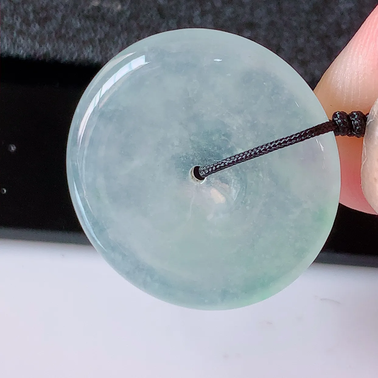 自然光实拍，冰种翡翠平安扣吊坠，翡翠平安扣，平平安安，平安扣种水很好，配戴精美！#41.25