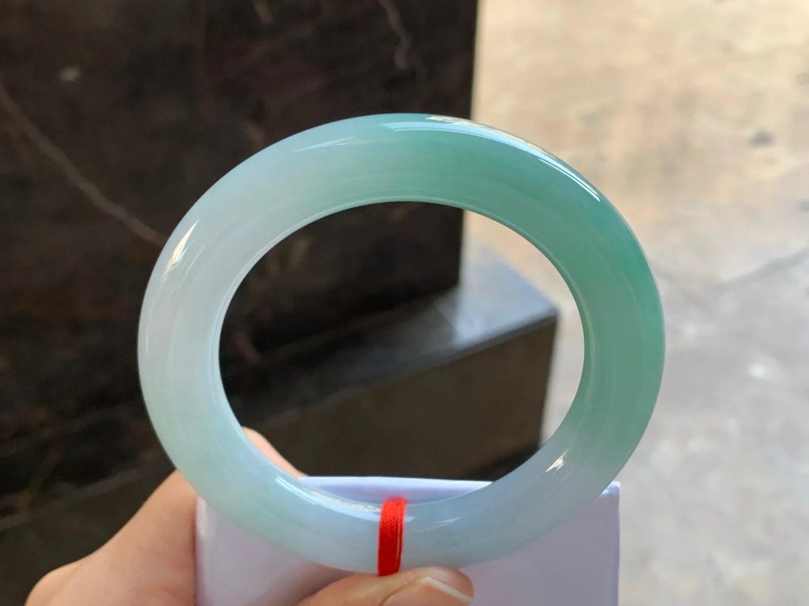 57-12

蓝底圆条手镯^_^细腻