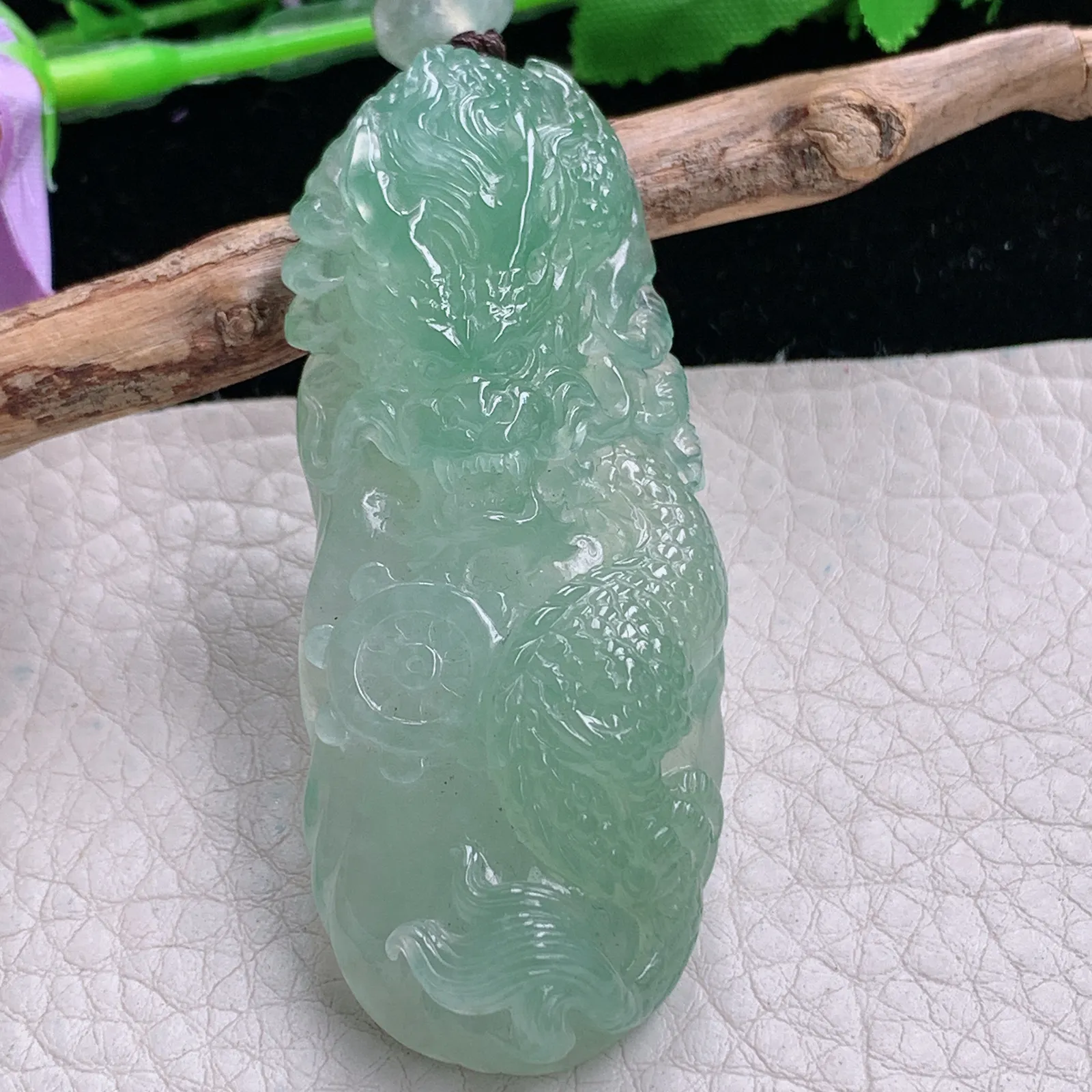 lz实拍62.6*26*11.8缅甸翡翠精雕水绿精雕飞龙在天 生肖龙牌吊坠