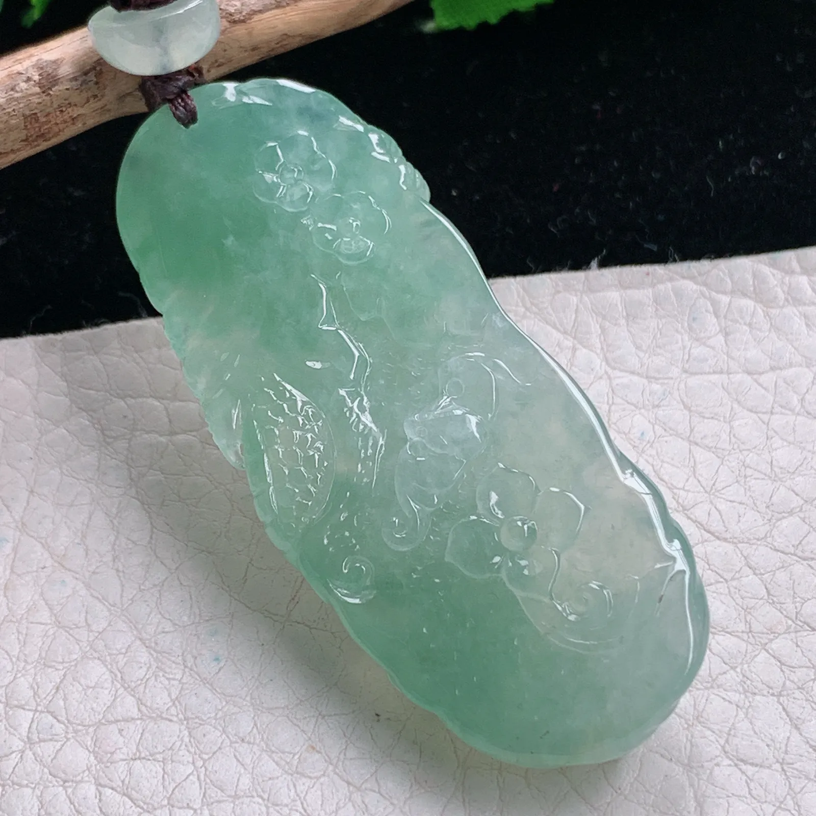 lz实拍62.6*26*11.8缅甸翡翠精雕水绿精雕飞龙在天 生肖龙牌吊坠