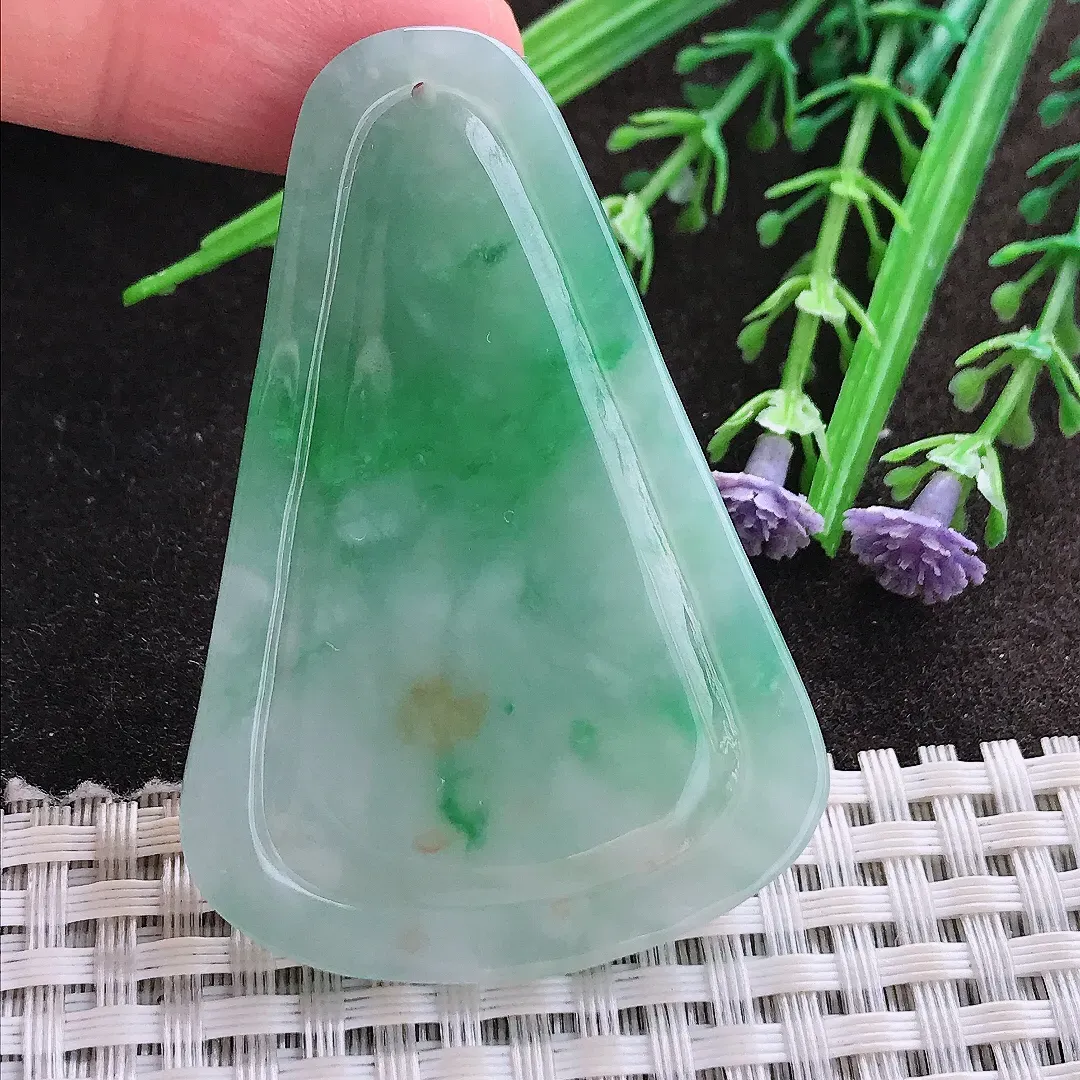 实拍A货翡翠57/39/7老坑冰胶水灵阳绿山水观音吊坠翡翠玉牌挂件