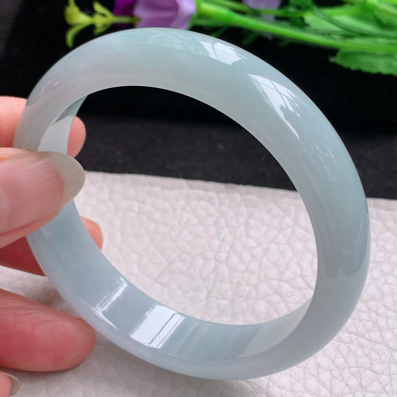 nr实拍57.5*14.2*7缅甸翡翠a货玉手镯飘浅绿胶感正圈平安镯宽版玉手环