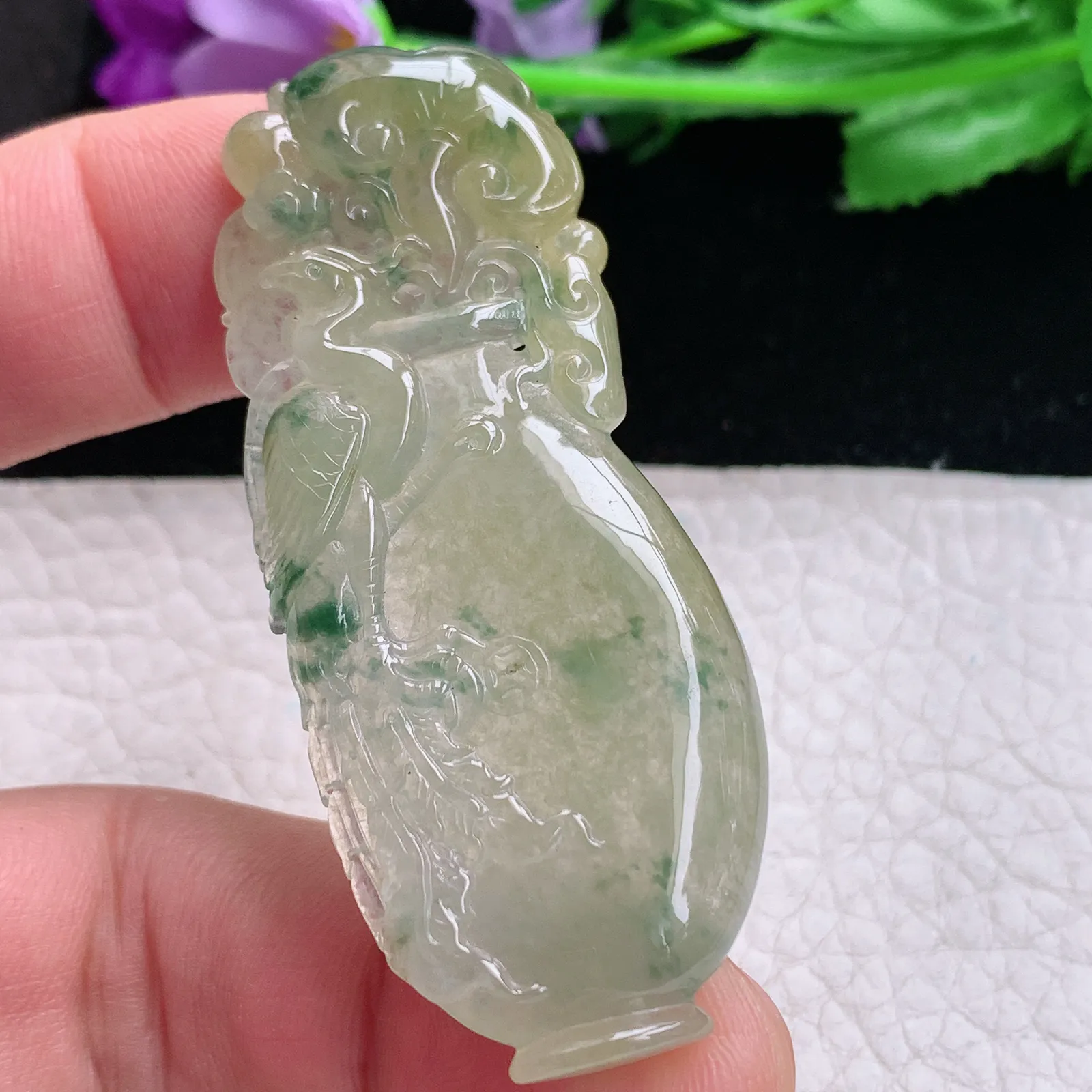 lz实拍62.6*25.8*6缅甸翡翠精雕冰黄翡飘花花瓶吊坠平平安安玉坠