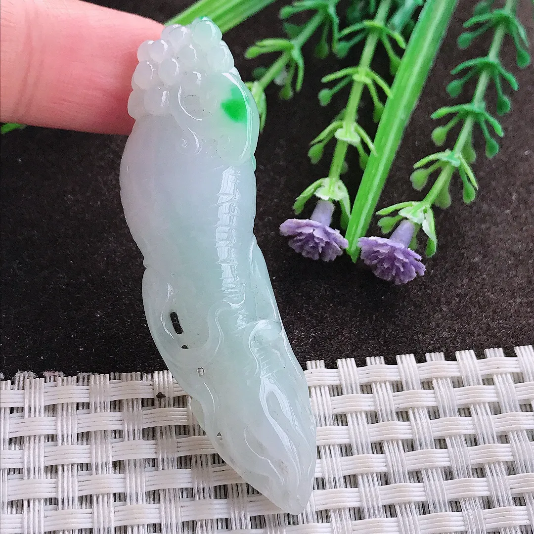 实拍A货翡翠62.7/41.8/9.6老坑精美冰润飘阳绿人参吊坠翡翠玉牌挂件