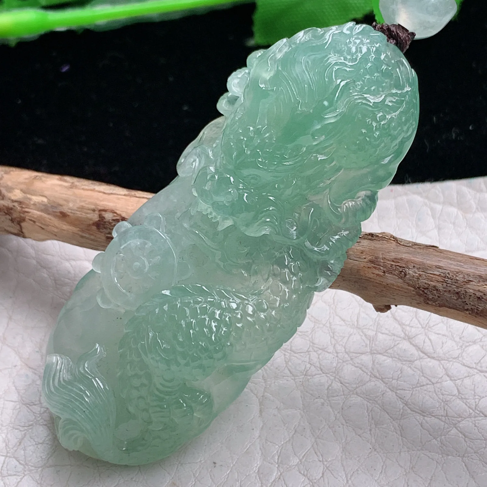 lz实拍62.6*26*11.8缅甸翡翠精雕水绿精雕飞龙在天 生肖龙牌吊坠