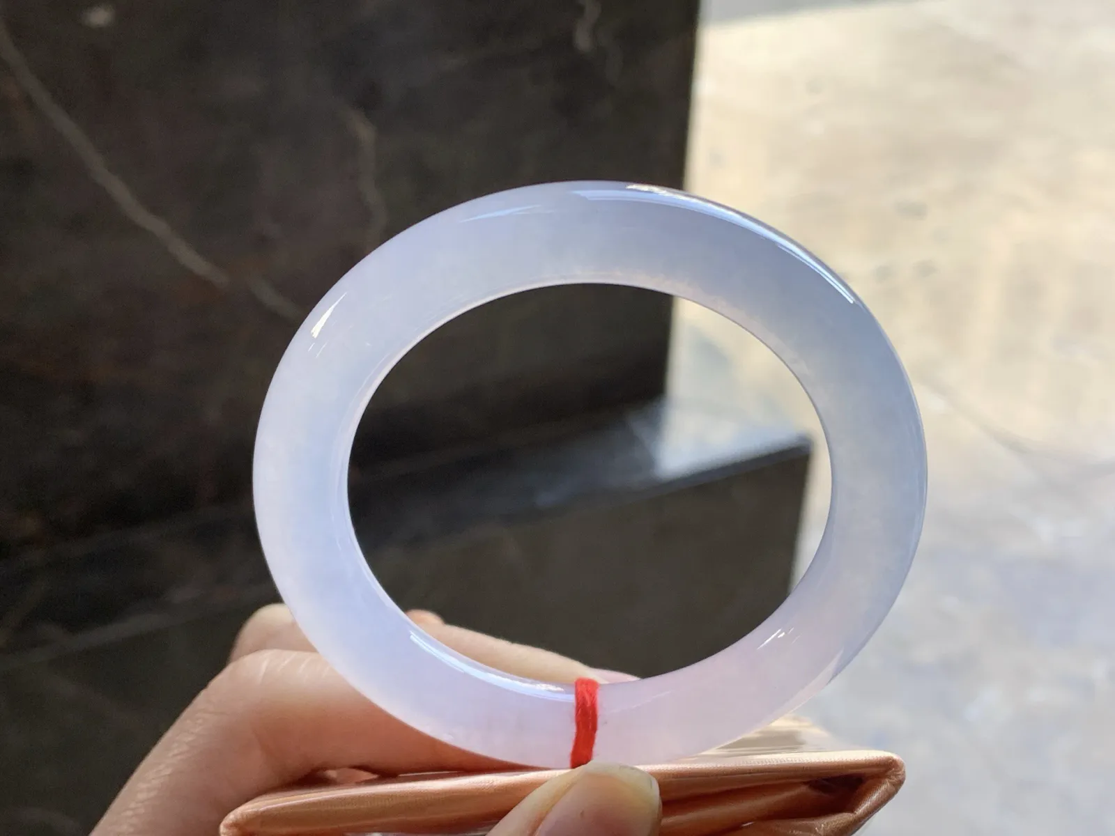 53.5-10

冰紫圆条手镯^_^种水冰透