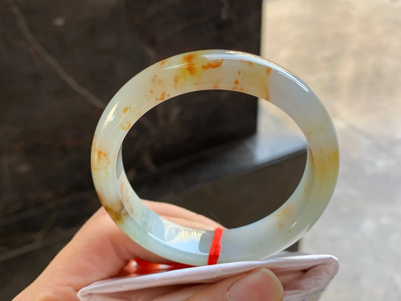 53-12.6-7.7

黄翡手镯^_^玉质温润 细腻