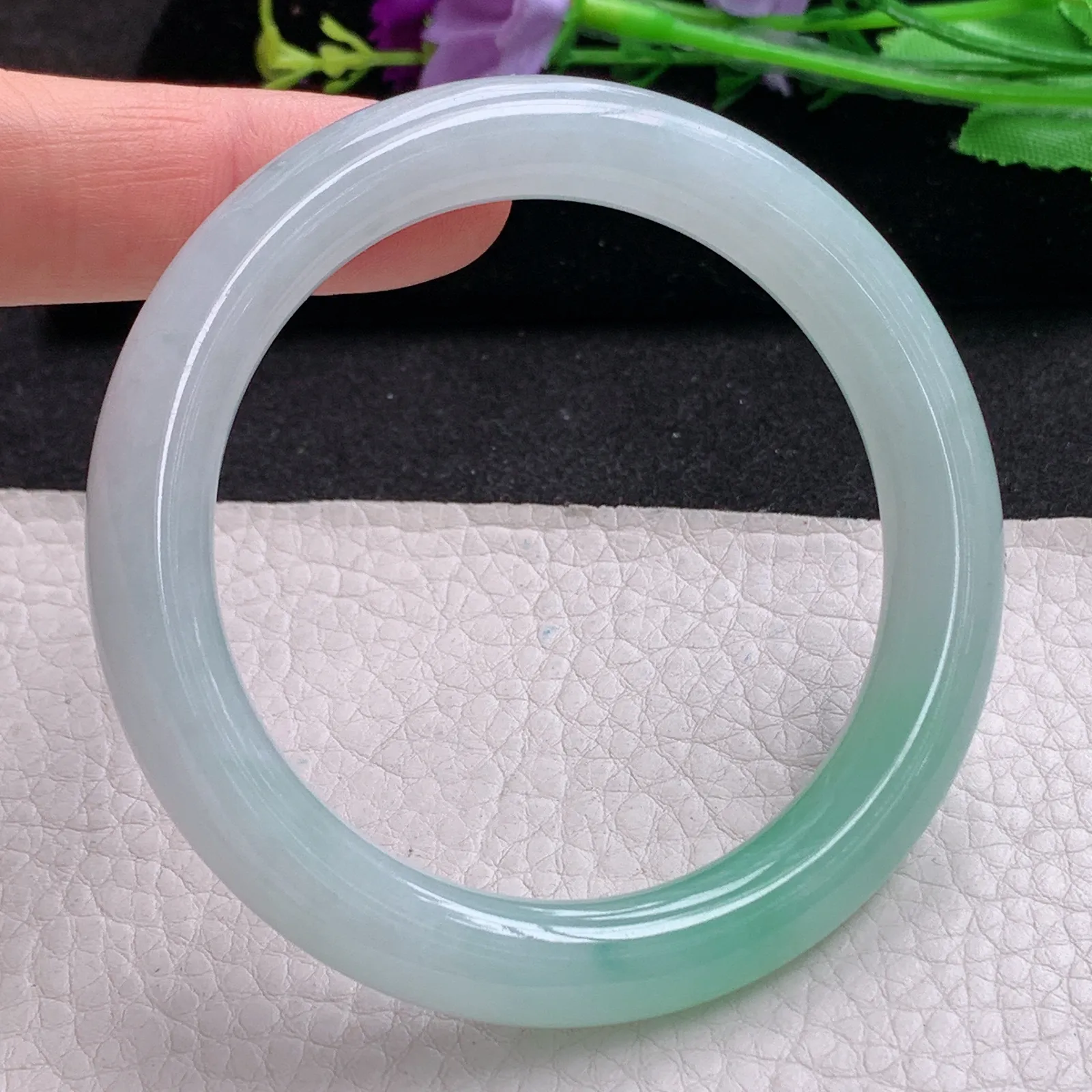 Hf实拍55.3*9.6缅甸翡翠手镯双彩半山半水圆镯浅绿圆条玉镯福镯