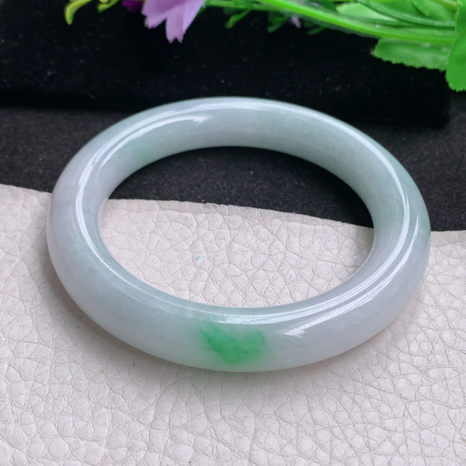 ll实拍54*10.8*10.5缅甸翡翠手镯飘绿圆条玉镯子福镯子白底青镯子