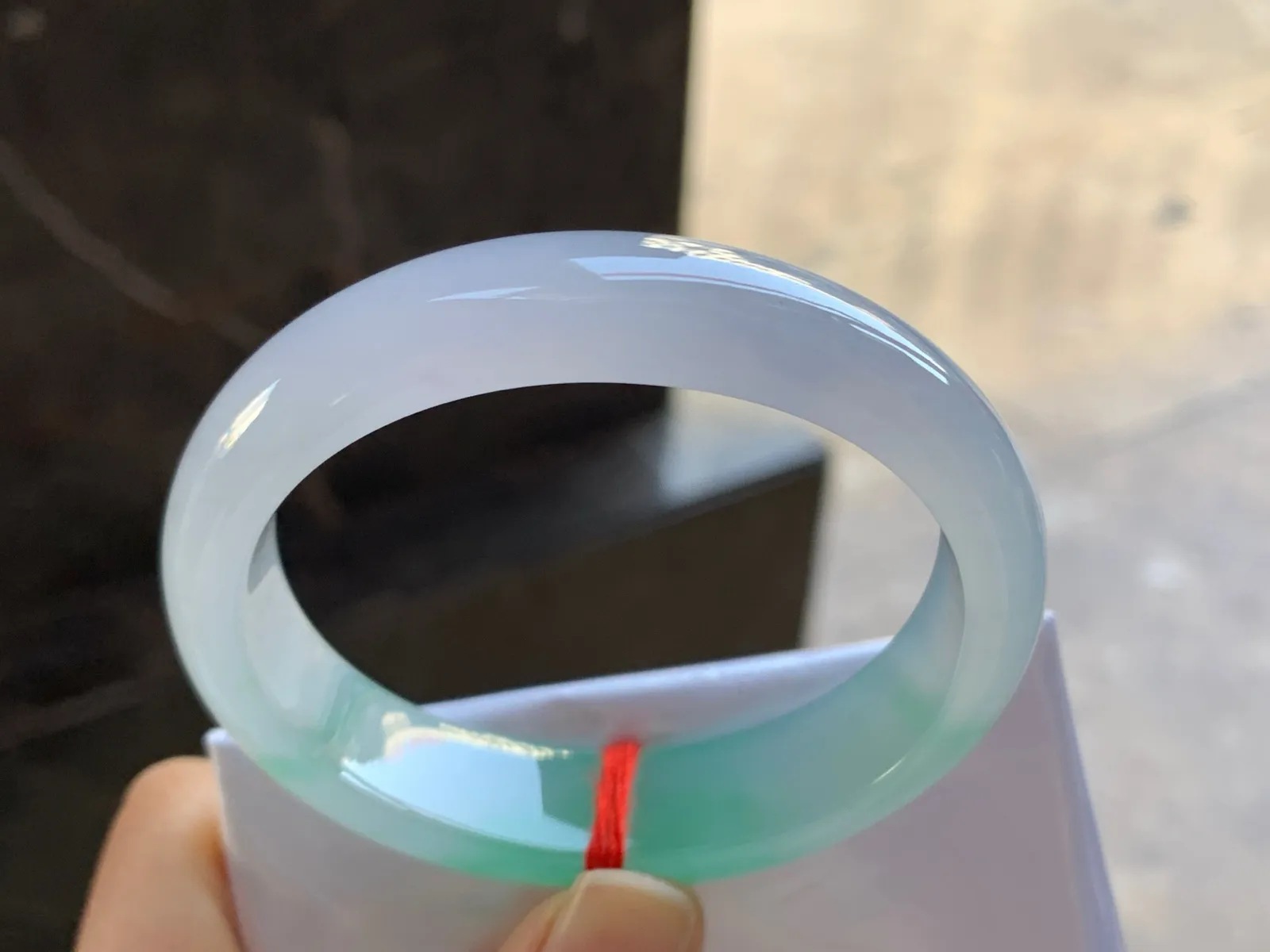 53.5-13.5-7.6

冰绿贵妃手镯^_^清新 正圈51 52可以带