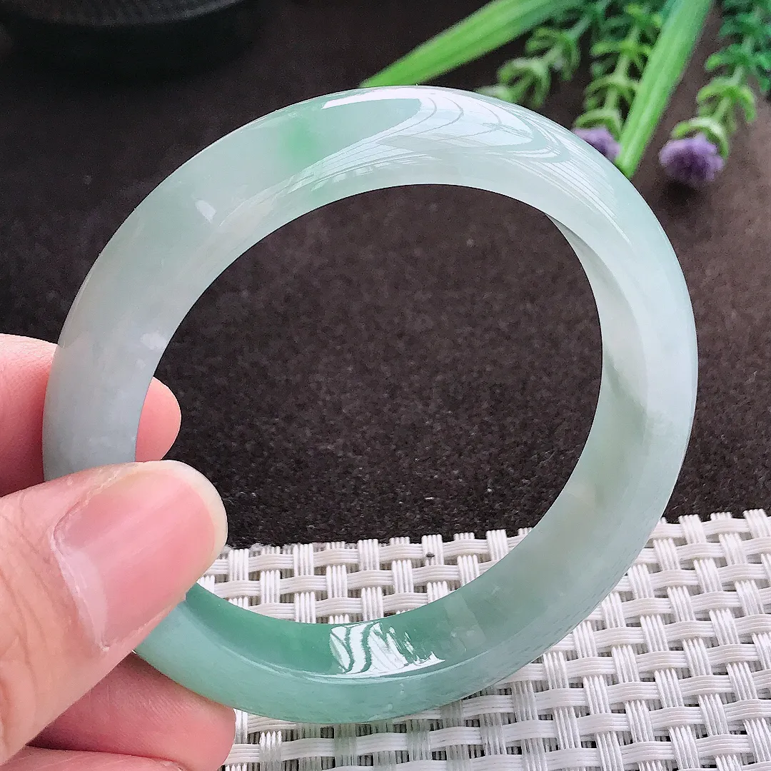 实拍A货翡翠55/12.6/8.3老坑冰胶水灵飘阳绿手镯翡翠玉镯子平安镯