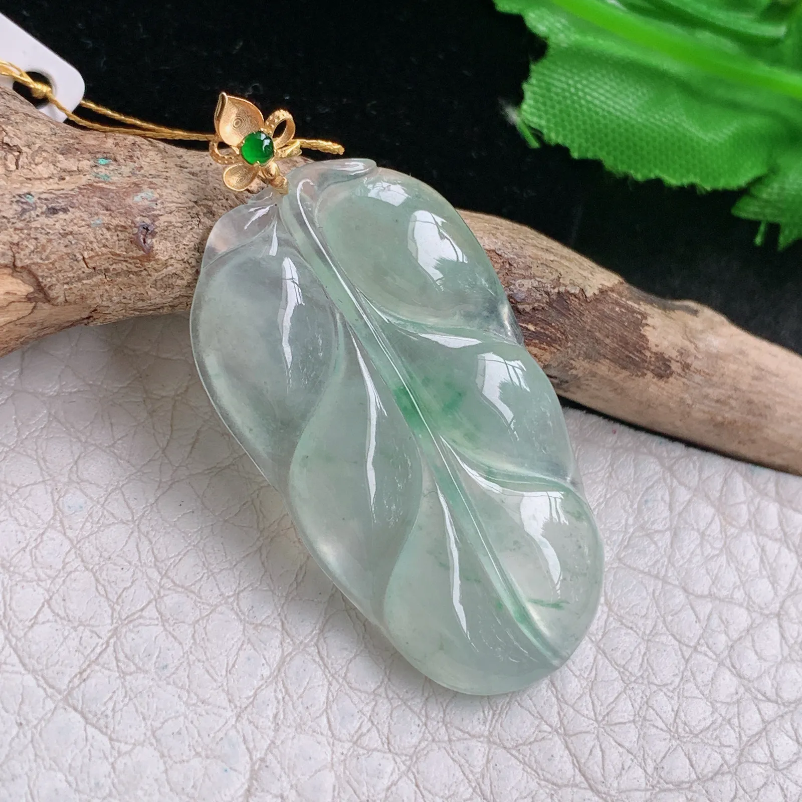 ws实拍36.8*21*3.8缅甸翡翠精雕清新冰飘绿花叶子 金枝玉叶玉吊坠 玉挂件