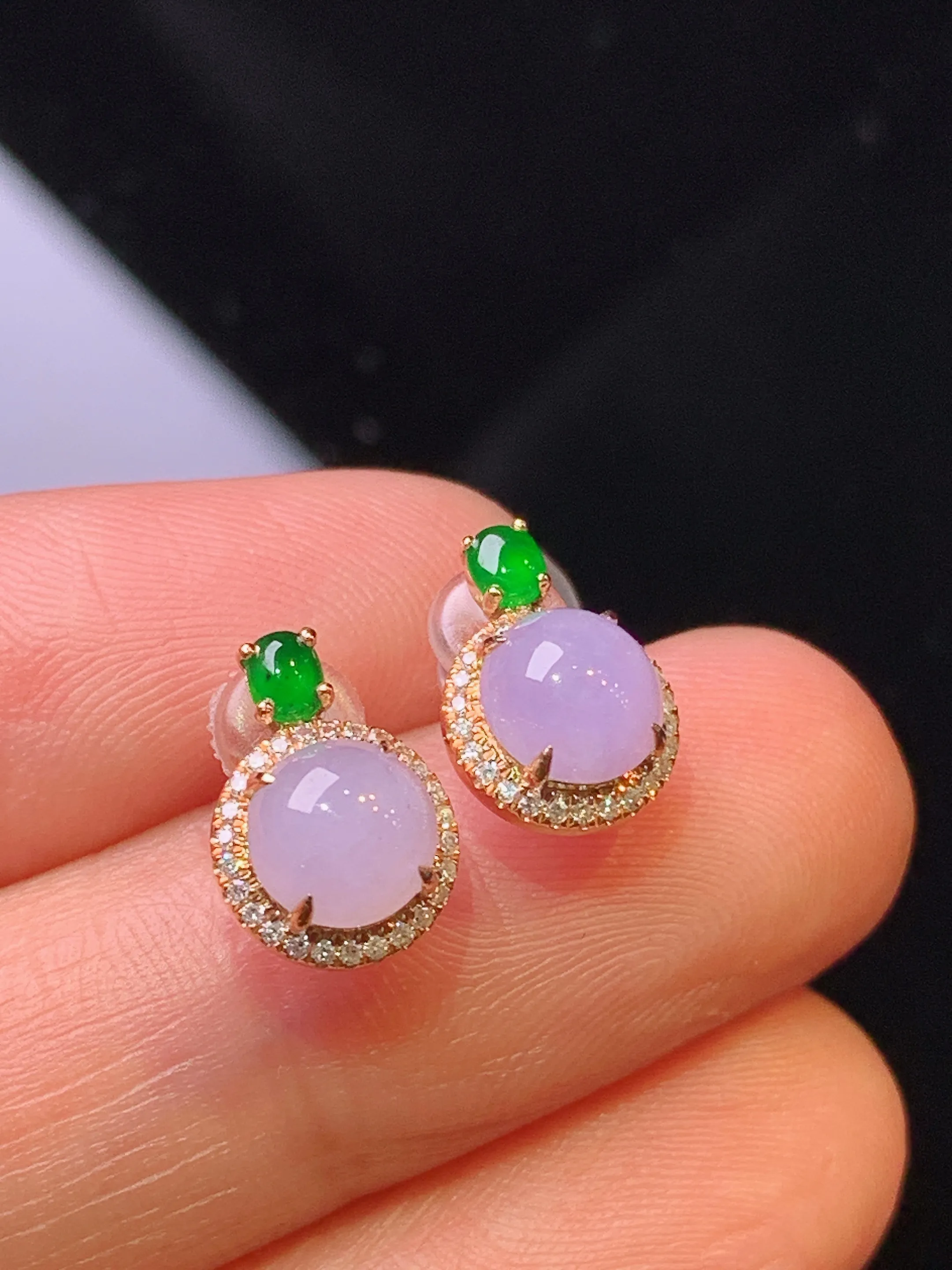 18k金钻镶嵌紫罗兰蛋面耳钉 玉质细腻 色泽清新艳丽 整体尺寸10.8*7.7*4.5