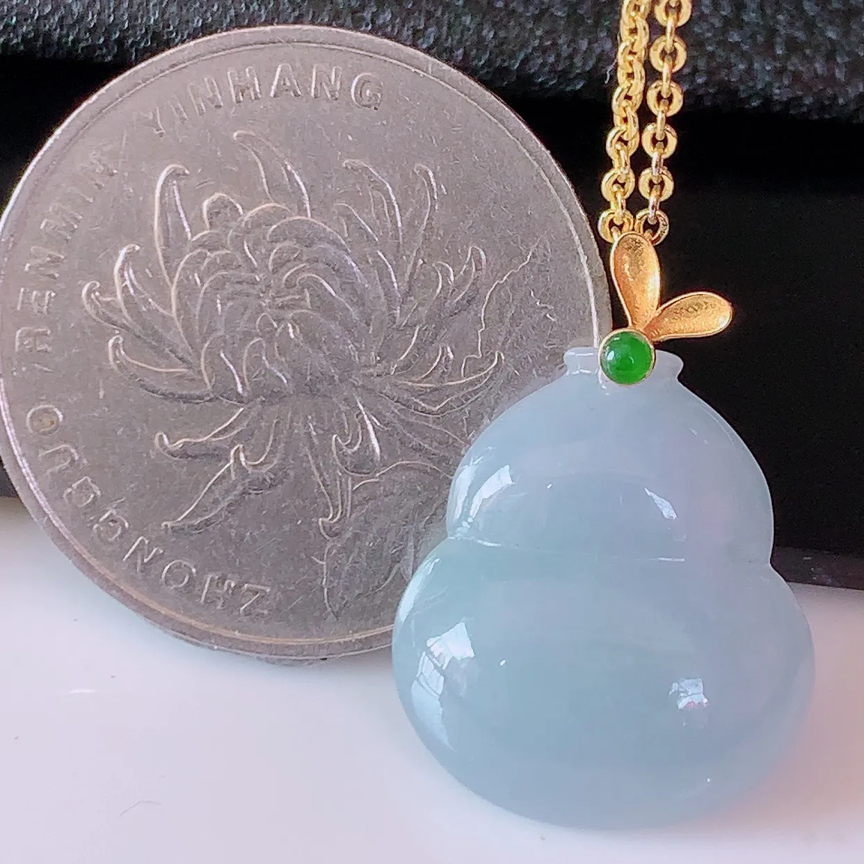 18K金镶嵌冰润紫罗兰翡翠葫芦吊坠，葫芦寓意福禄双全，财源滚滚，品佳品，佩戴效果优雅迷人！#57.25整体22.5裸石18*16*4.2