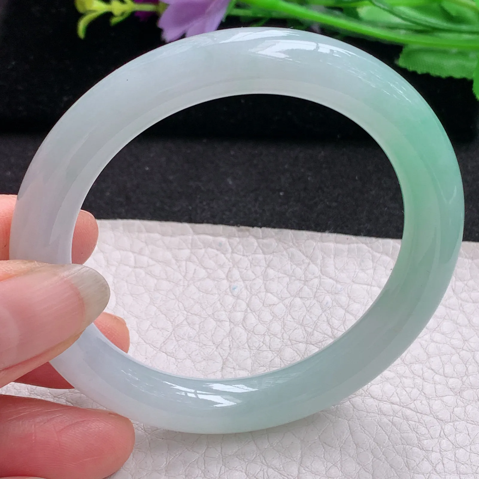 Hf实拍55.3*9.6缅甸翡翠手镯双彩半山半水圆镯浅绿圆条玉镯福镯