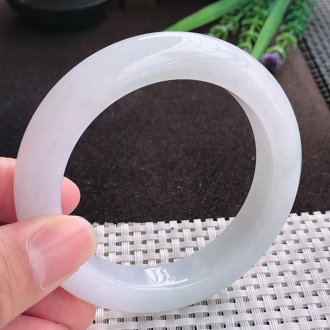 实拍A货翡翠58/12.8/10.6老坑冰纯起胶月光白手镯翡翠玉镯子平安镯