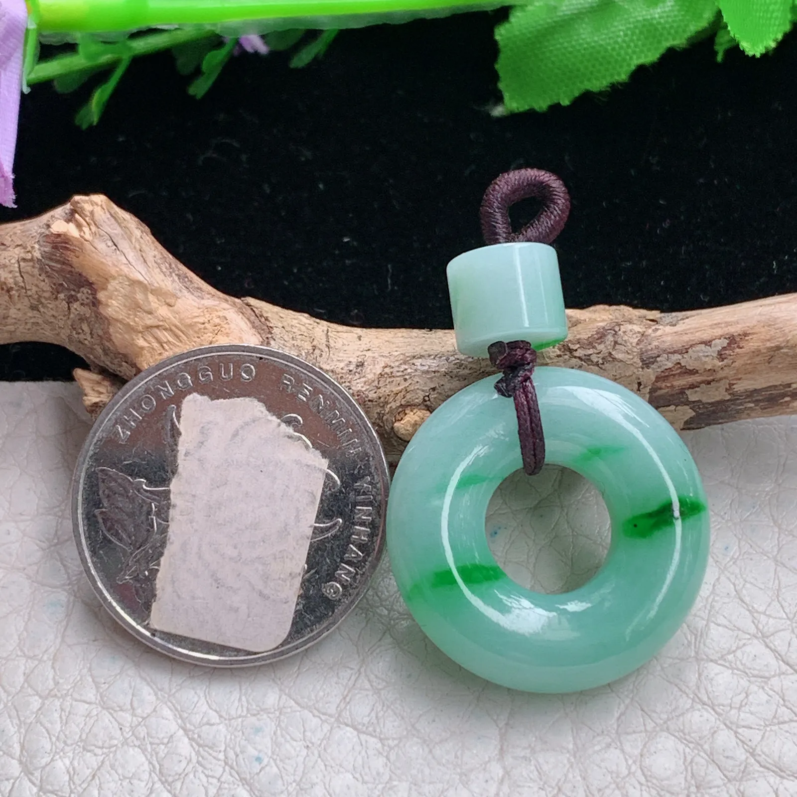 lz实拍25*6.5缅甸翡翠飘绿花甜甜圈吊坠平安扣玉坠