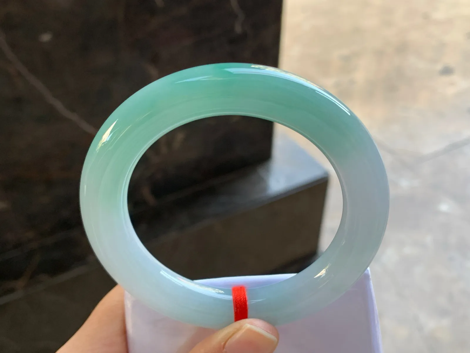 57-12

蓝底圆条手镯^_^细腻