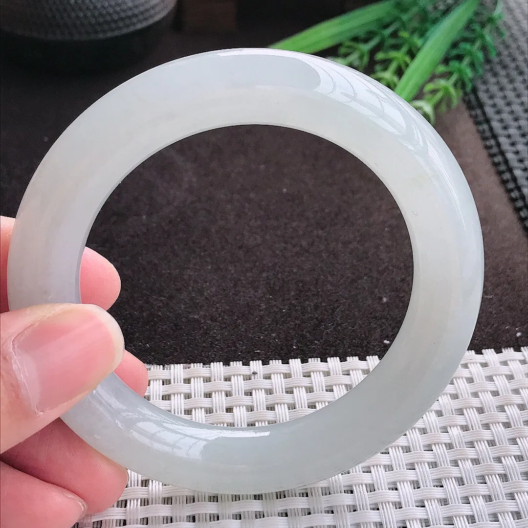 实拍A货翡翠56.5/11.7老坑冰纯起胶月光白胖圆条手镯翡翠玉镯子平安镯