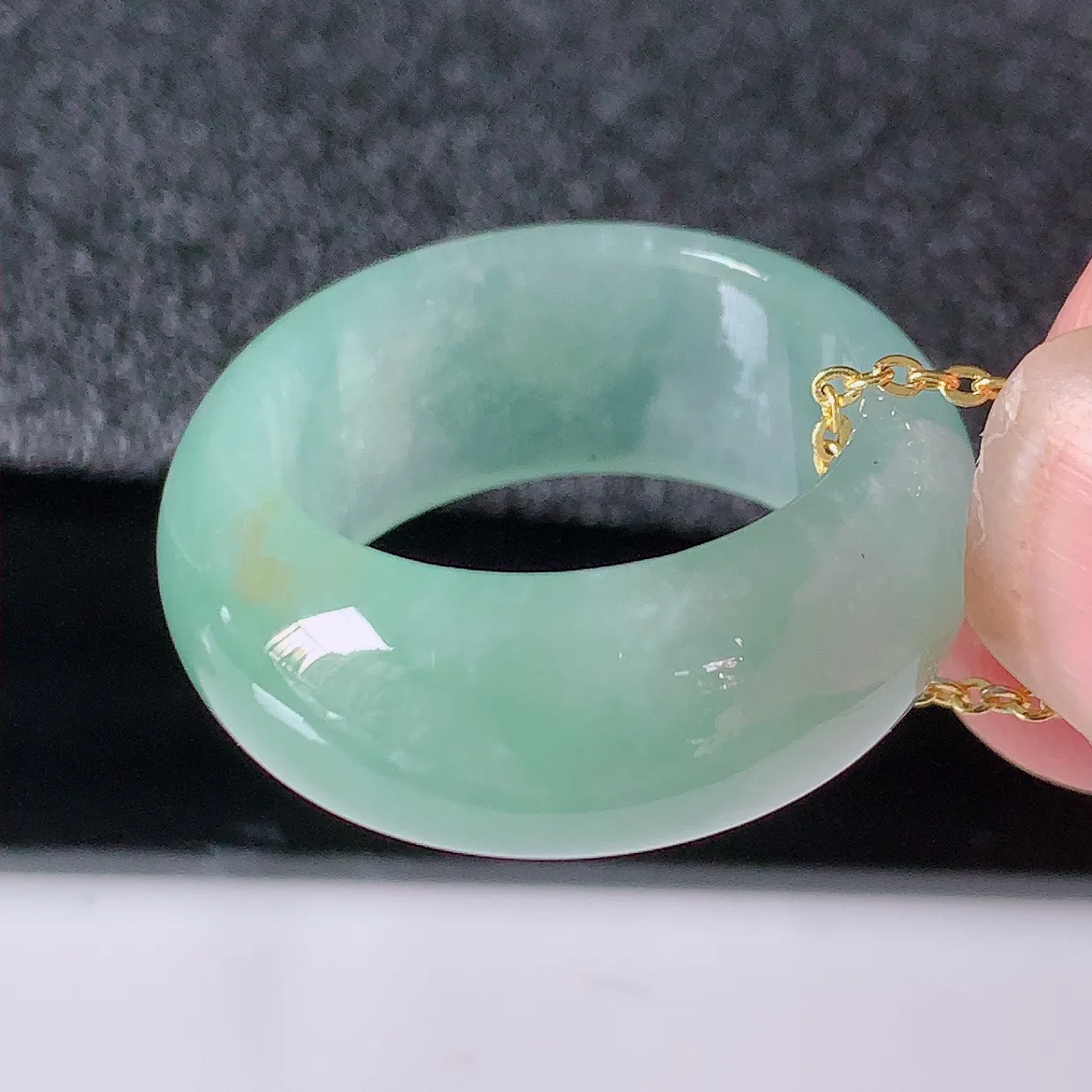 自然光实拍，冰种黄加绿翡翠指环，18.5mm内径翡翠扳指，冰润指环，玉扳指，戒指，财源滚滚，玉质细腻