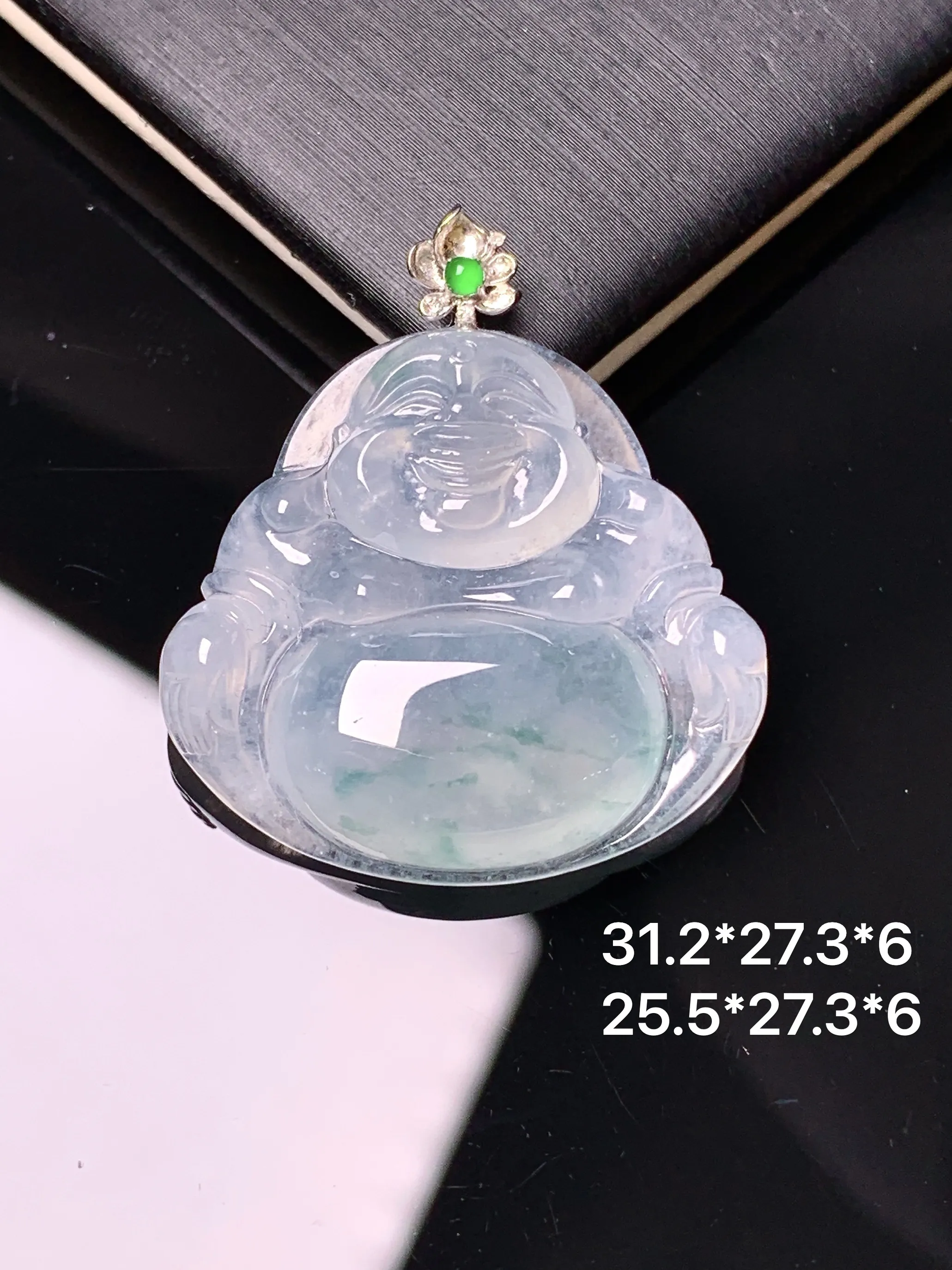 18k金镶嵌冰种佛公吊坠 玉质细腻 色泽清新艳丽 整体尺寸31.2*27.3*6