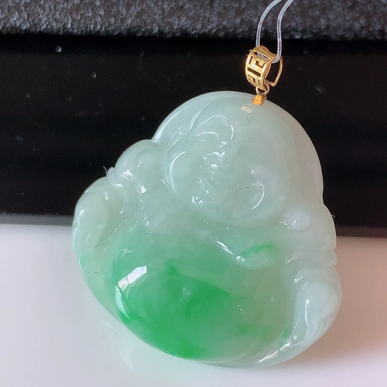 18K金镶嵌冰润飘绿翡翠佛公吊坠，玉笑佛，饱满，开脸喜庆，品佳品，配戴优雅迷人！#49.25整体29.5裸石26.6*25.8*6.6