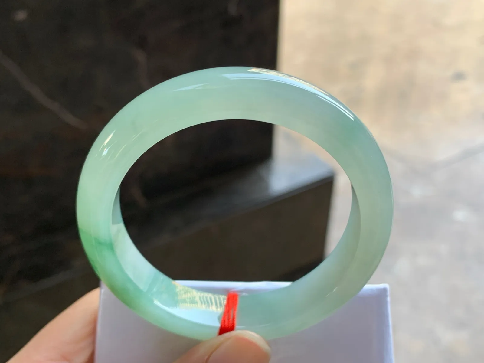 53-12.9-8.4

绿花手镯^_^玉质温润