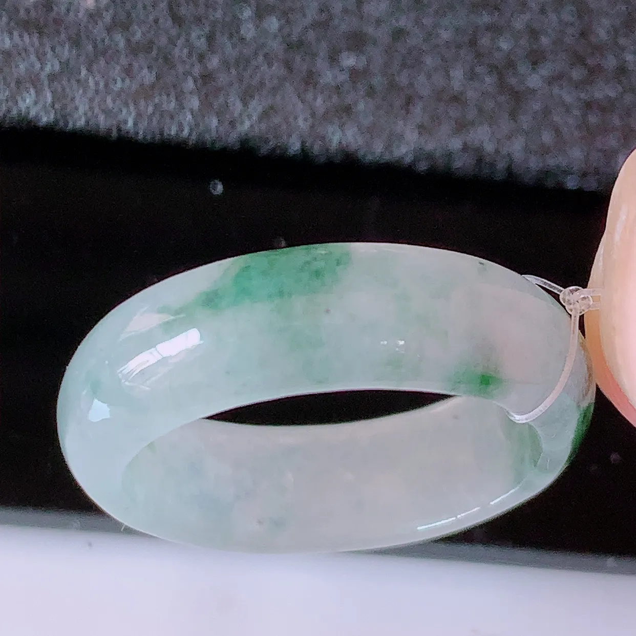 自然光实拍，冰飘花18.2mm内径翡翠指环，玉戒指，玉质莹润，好精美好冰润的指环，17圈口，上手纤巧！#49.25