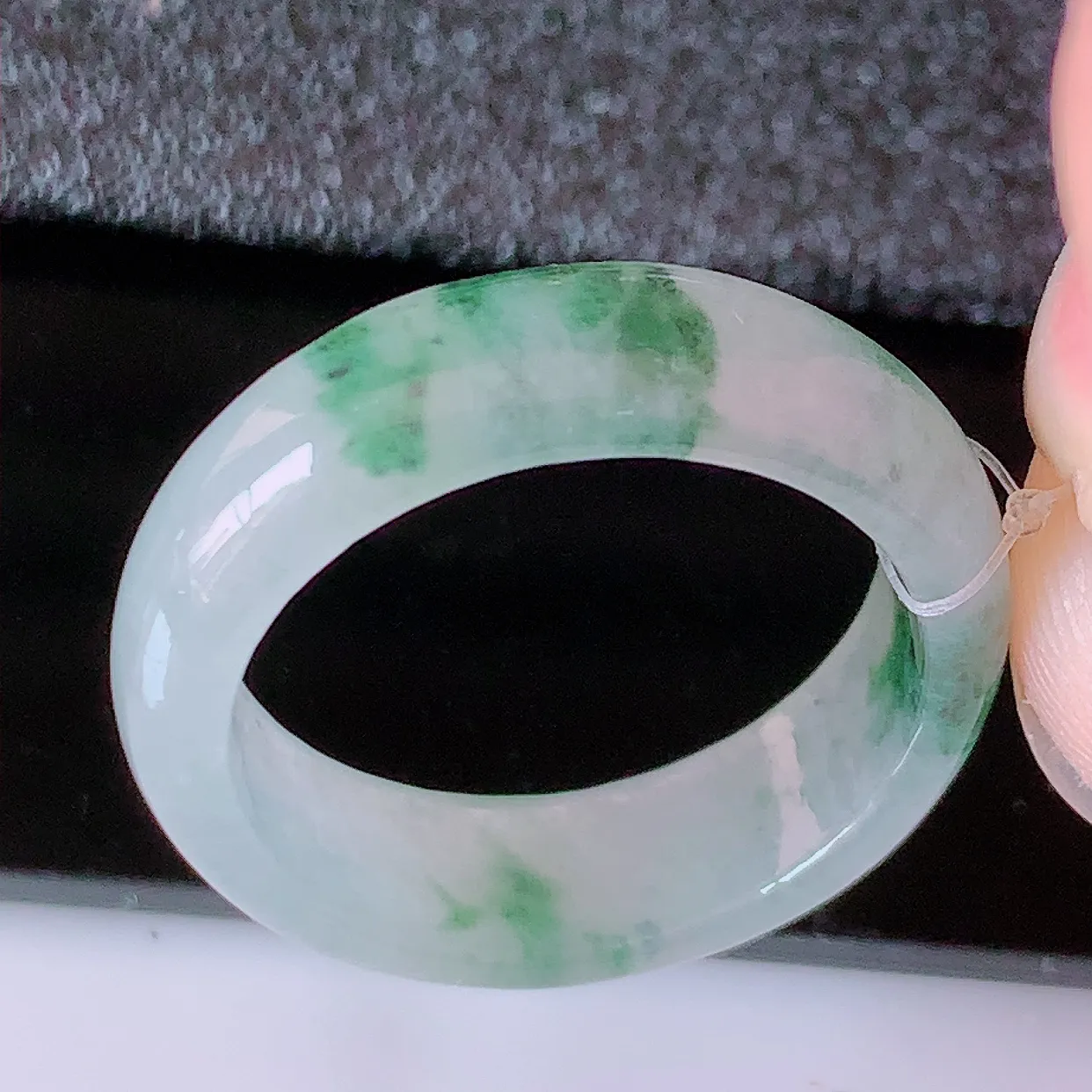 自然光实拍，冰飘花18.2mm内径翡翠指环，玉戒指，玉质莹润，好精美好冰润的指环，17圈口，上手纤巧！#49.25