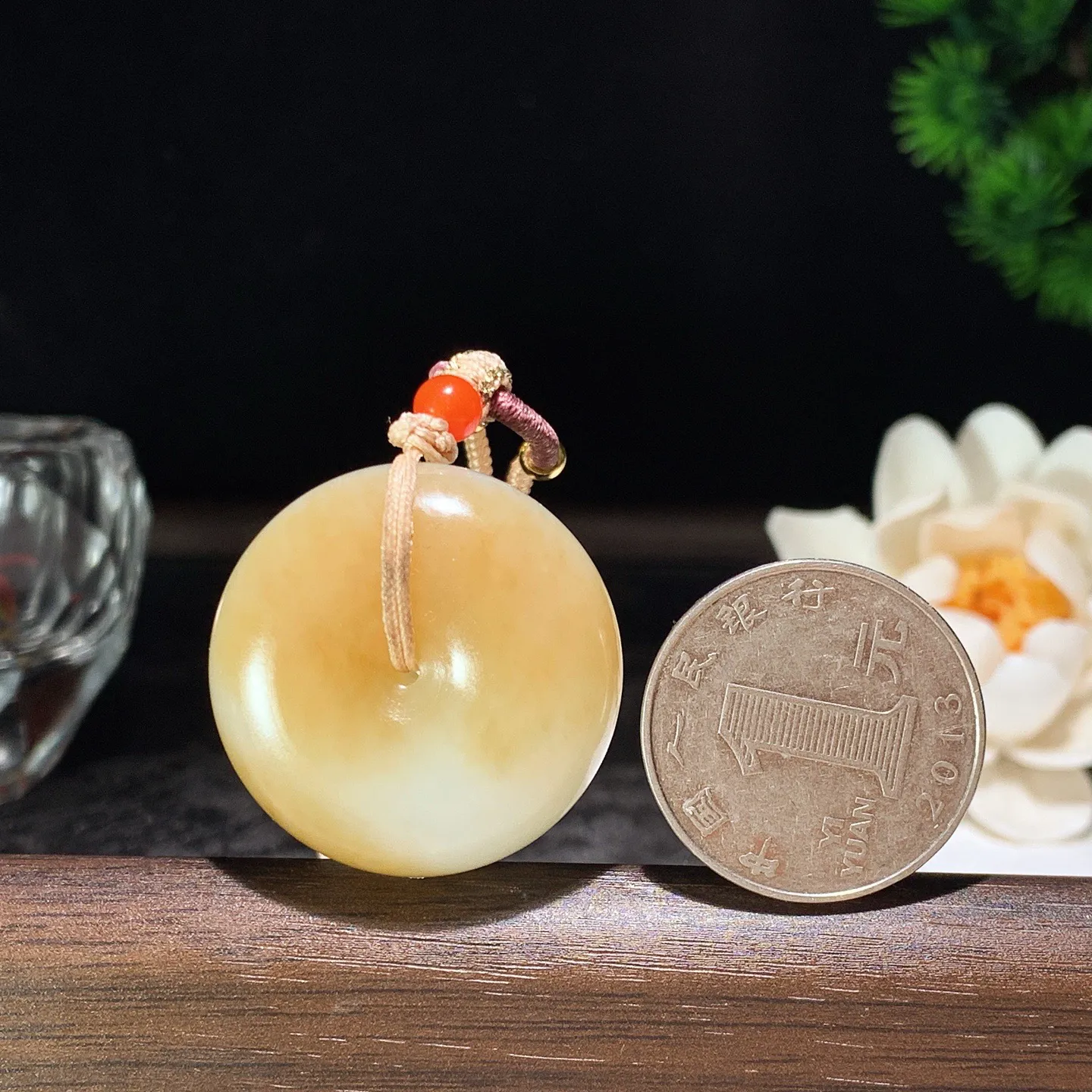 新疆和田玉且末糖平安扣挂件 尺寸30/13重25.5克 玉质细腻油润。手推出油。佩高端典雅。lt260130