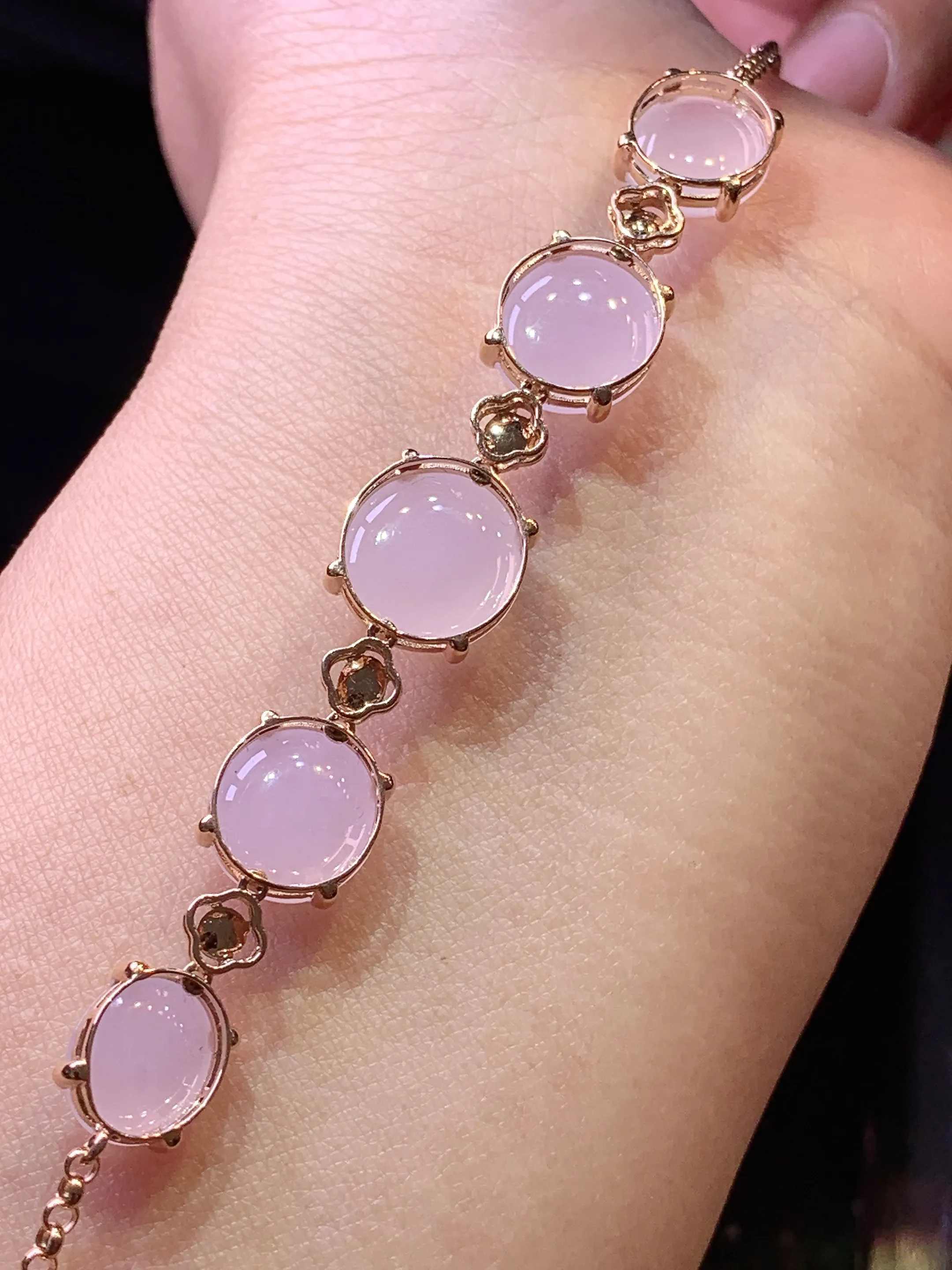 18k金镶嵌粉紫罗兰蛋面手链 玉质细腻 色泽清新艳丽 整体尺寸76*10.6*5.8