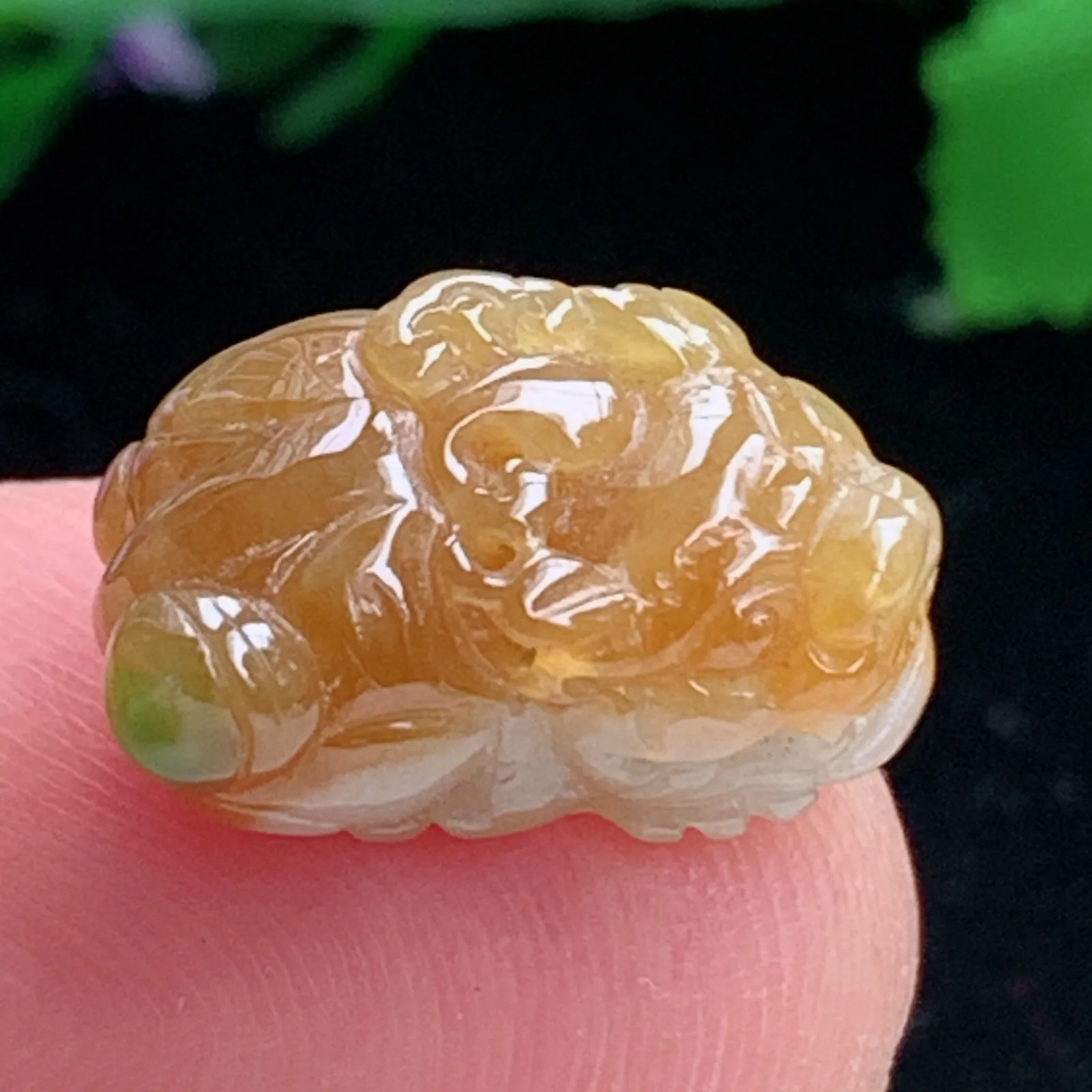 lz实拍16.5*10*8缅甸翡翠精雕冰黄双彩小貔貅吊坠 招财玉坠