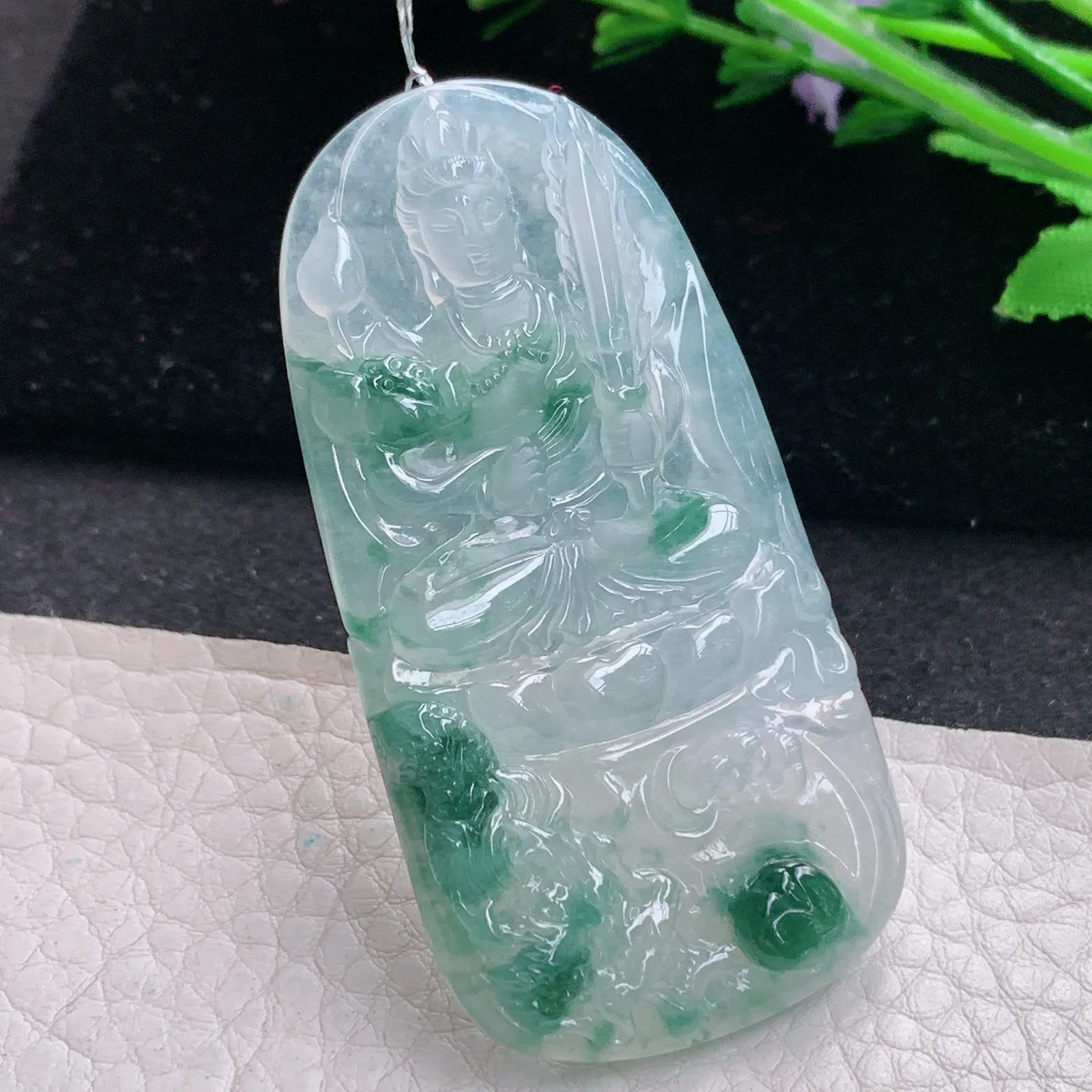 qxm实拍63*31.8*6缅甸翡翠精雕冰飘花大势至菩萨 生肖守护神玉吊坠 玉挂件