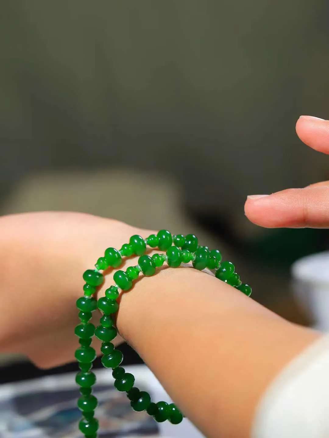 【福禄.挂链】

精品和田玉碧玉葫芦挂链，玉质细腻油润，造型饱满圆润，手感上佳。精工雕刻，葫芦取其