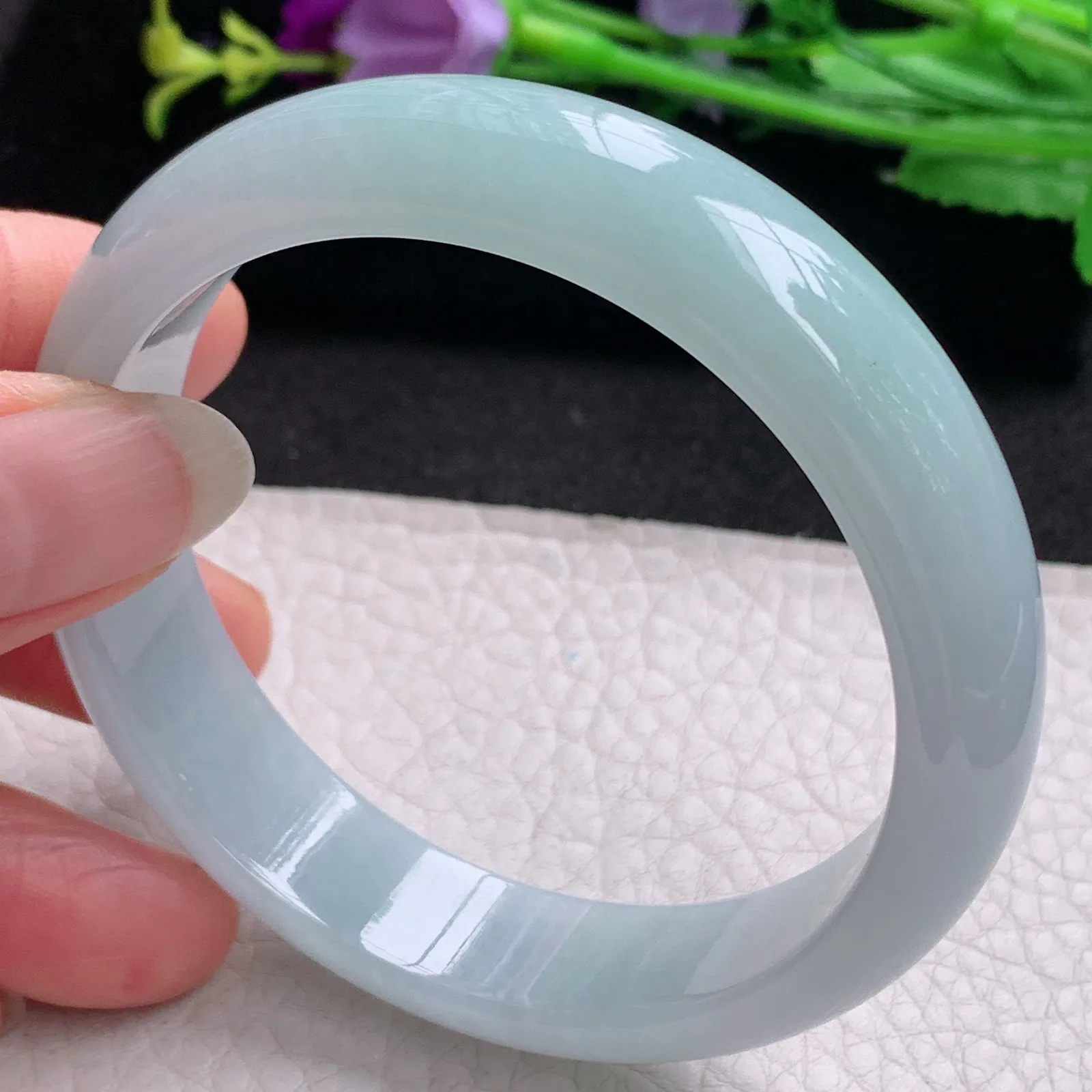 nr实拍57.5*14.2*7缅甸翡翠a货玉手镯飘浅绿胶感正圈平安镯宽版玉手环