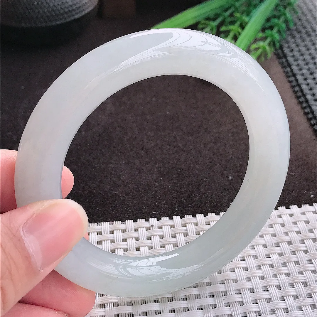 实拍A货翡翠56.5/11.7老坑冰纯起胶月光白胖圆条手镯翡翠玉镯子平安镯