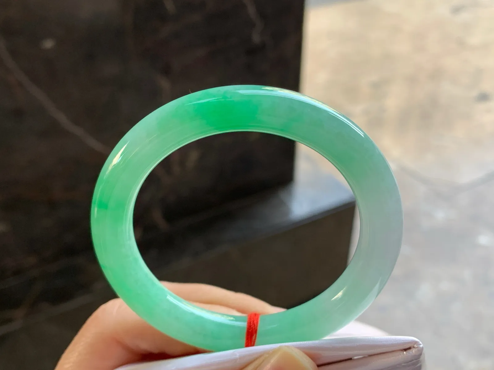 52.5-9.5

绿色圆条手镯^_^色阳 细腻