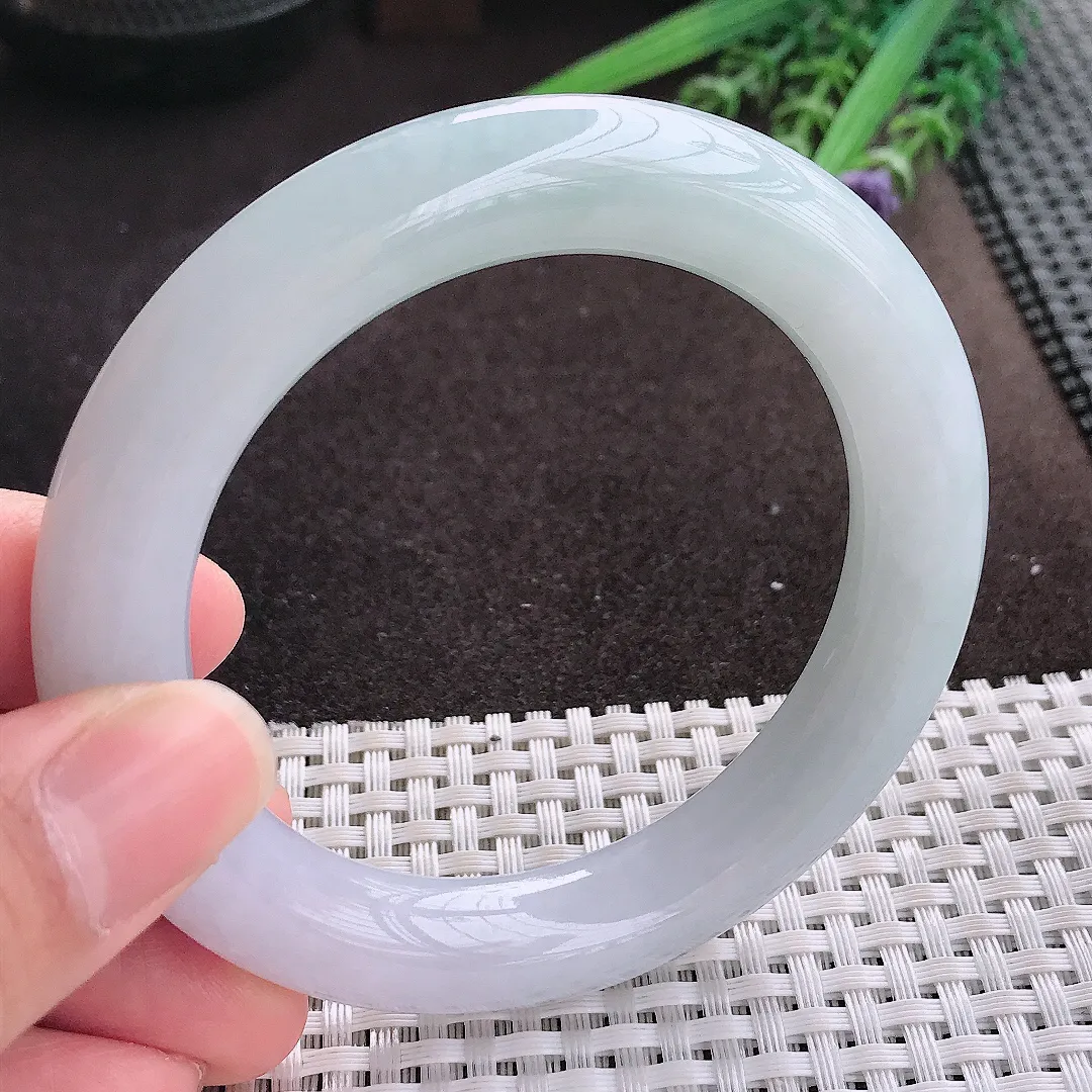 实拍A货翡翠56/11.3老坑秀气冰润圆条手镯翡翠玉镯子平安镯