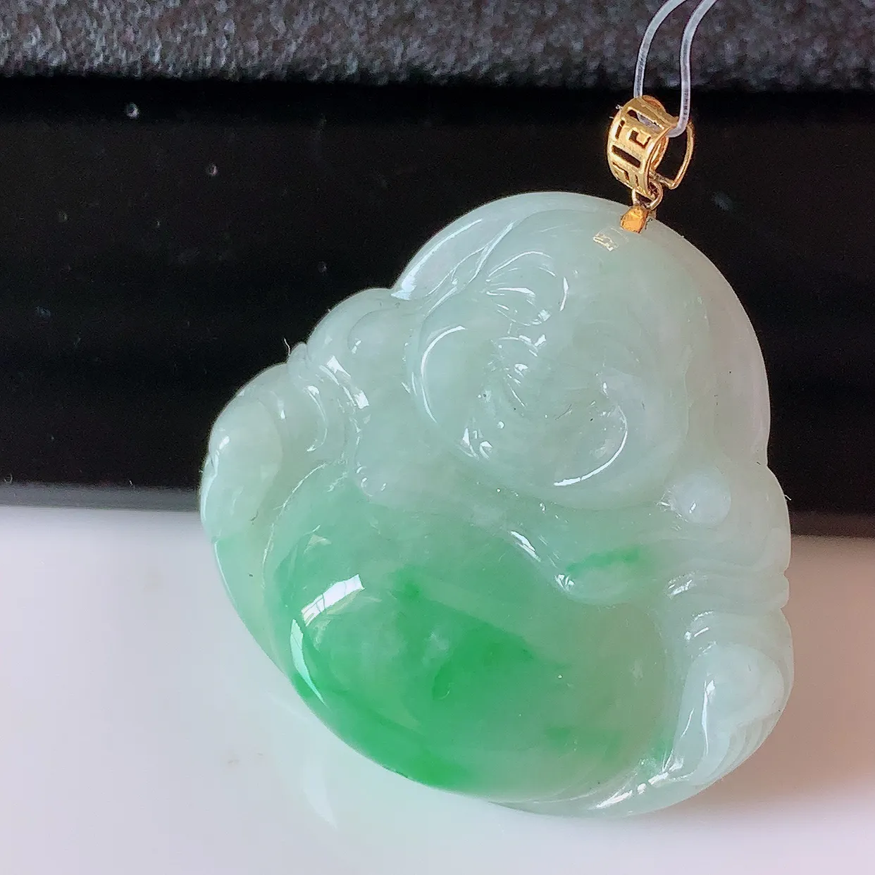 18K金镶嵌冰润飘绿翡翠佛公吊坠，玉笑佛，饱满，开脸喜庆，品佳品，配戴优雅迷人！#49.25整体29.5裸石26.6*25.8*6.6
