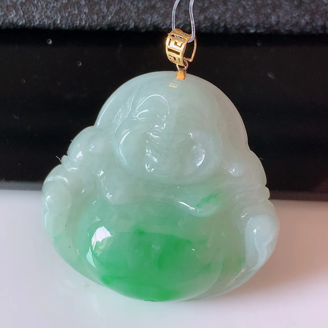 18K金镶嵌冰润飘绿翡翠佛公吊坠，玉笑佛，饱满，开脸喜庆，品佳品，配戴优雅迷人！#49.25整体29.5裸石26.6*25.8*6.6