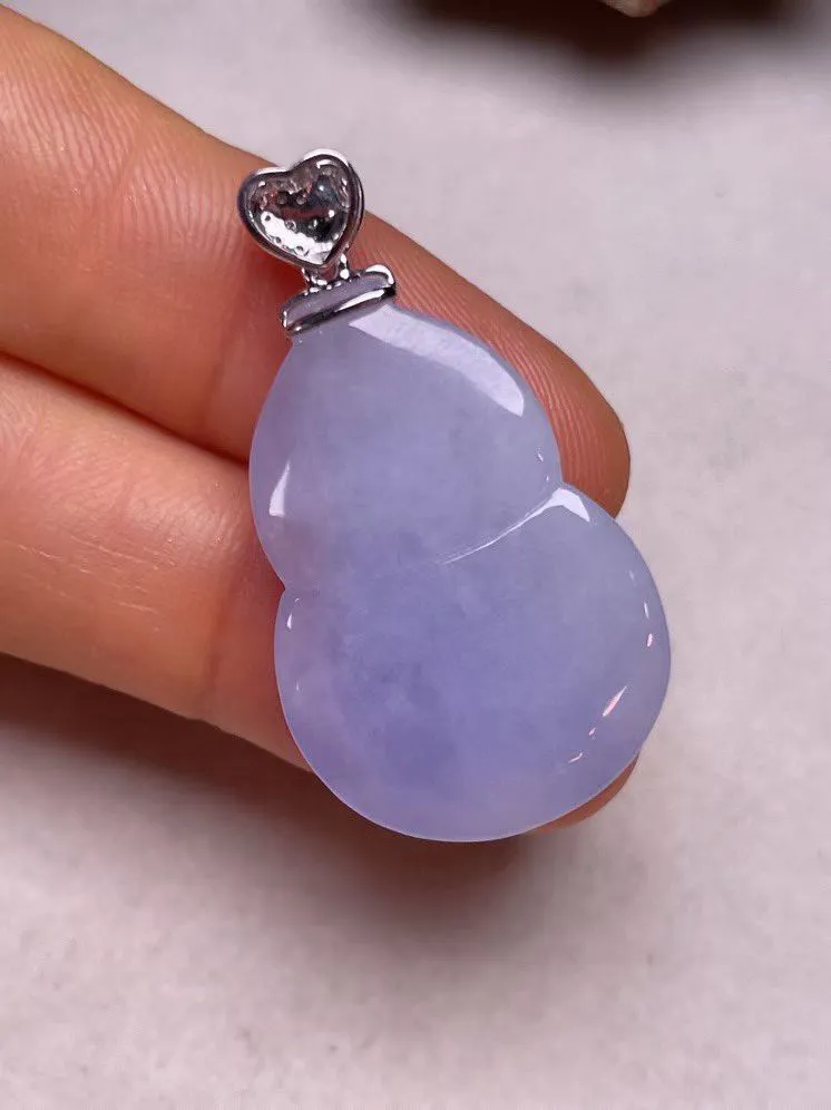 冰糯种紫罗兰葫芦吊坠、真金真钻镶嵌，种水好，玉质细腻 .裸石尺寸 29.3*28.5