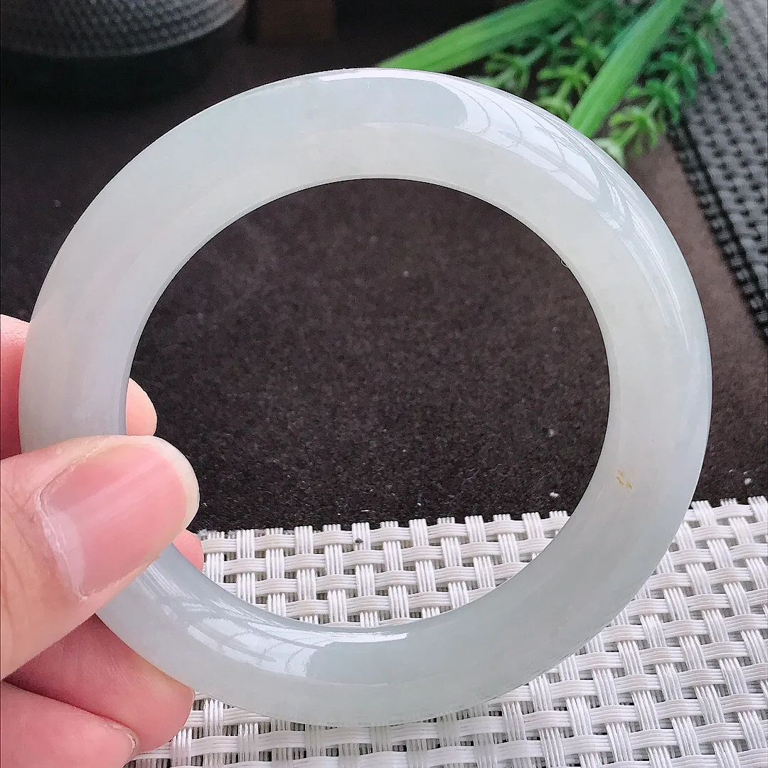 实拍A货翡翠56.5/11.7老坑冰纯起胶月光白胖圆条手镯翡翠玉镯子平安镯