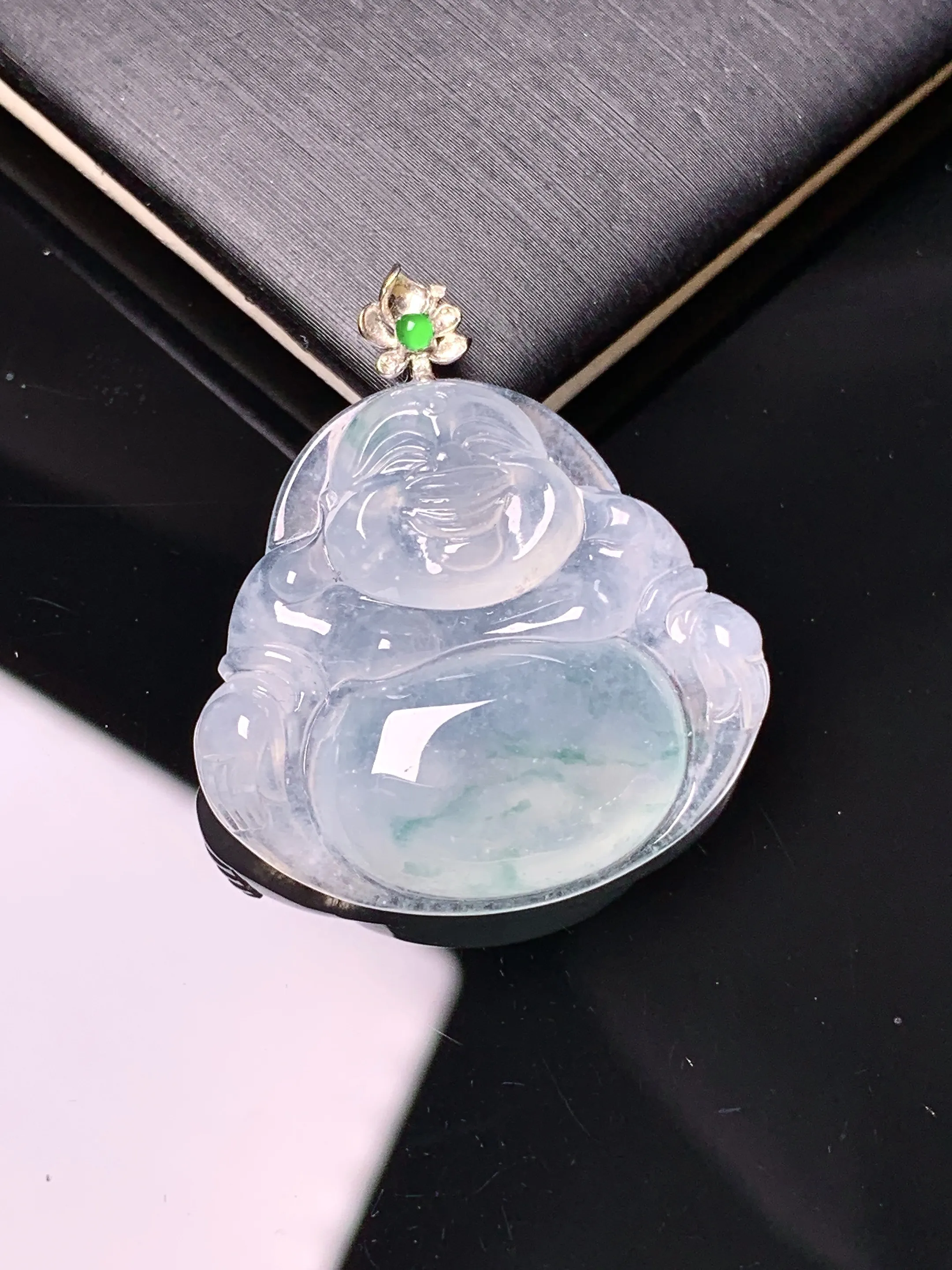 18k金镶嵌冰种佛公吊坠 玉质细腻 色泽清新艳丽 整体尺寸31.2*27.3*6